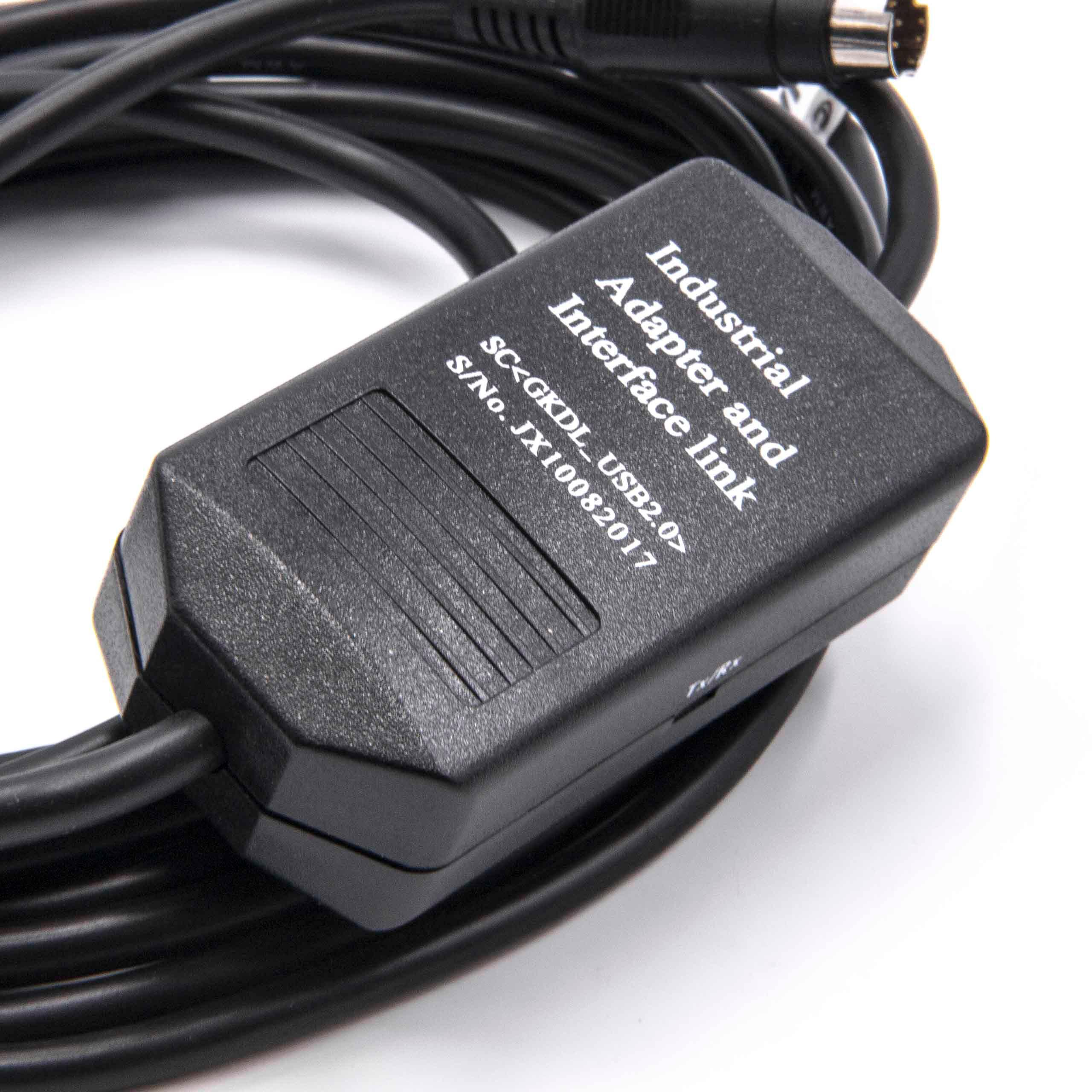 Schwarzer Industrieadapter mit Text und schwarzem Kabel. Weißer Hintergrund.