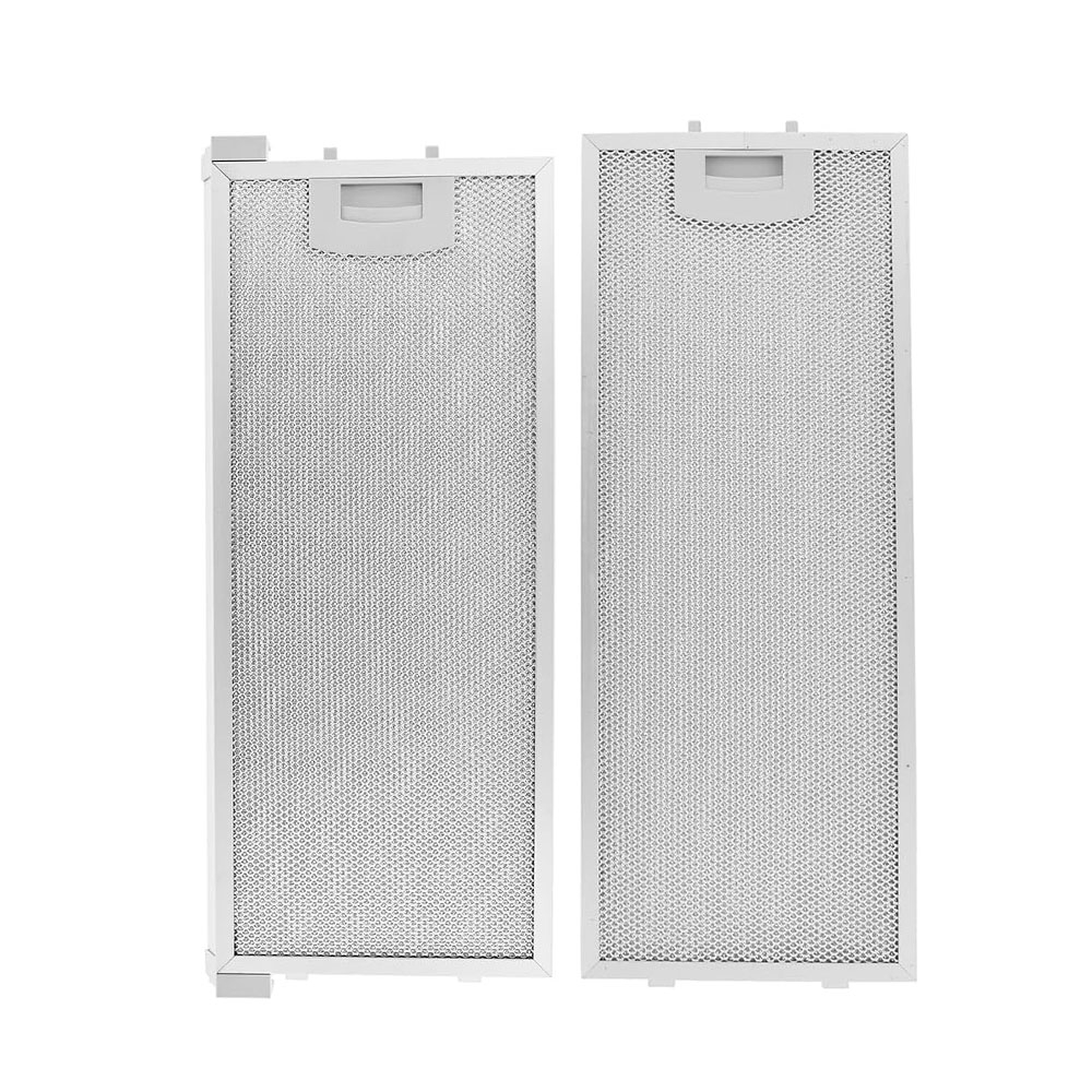 Due filtri metallici rettangolari per cappa aspirante. Ogni filtro ha una maniglia e un design a rete, il tutto in tonalità bianco e grigio.