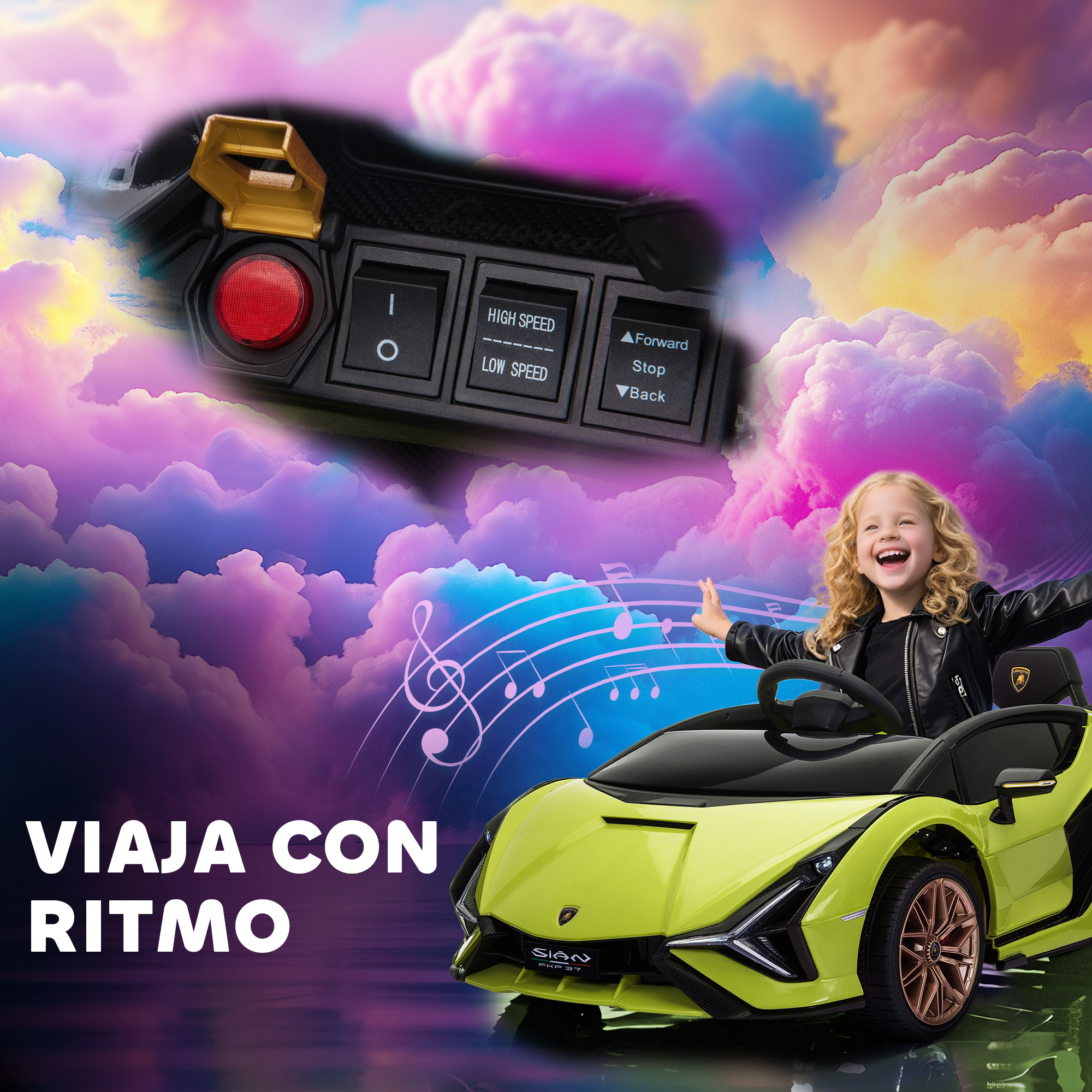 Una niña en un coche de juguete sonríe. El coche es verde y tiene un panel de control negro. El fondo es un cielo nublado.