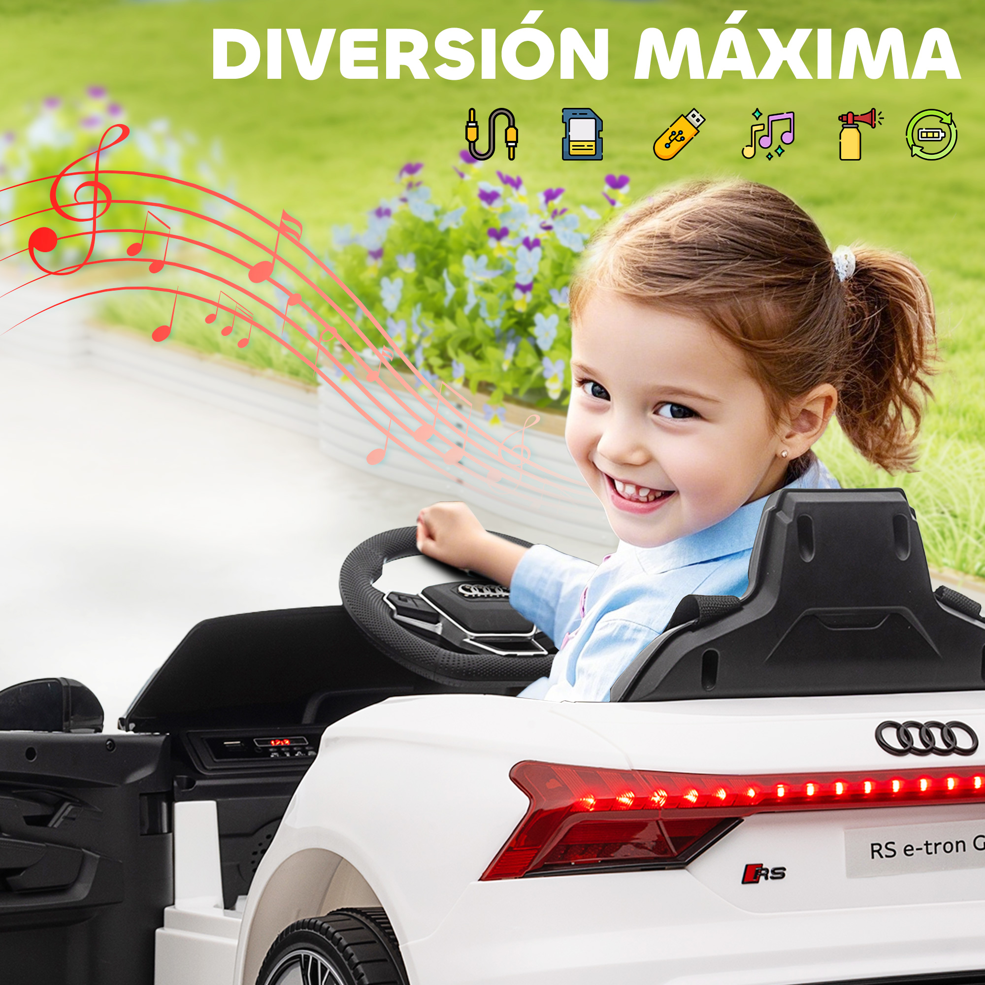 Una niña sonríe en un coche de juguete blanco. El coche tiene notas musicales e iconos. El fondo muestra hierba y flores.