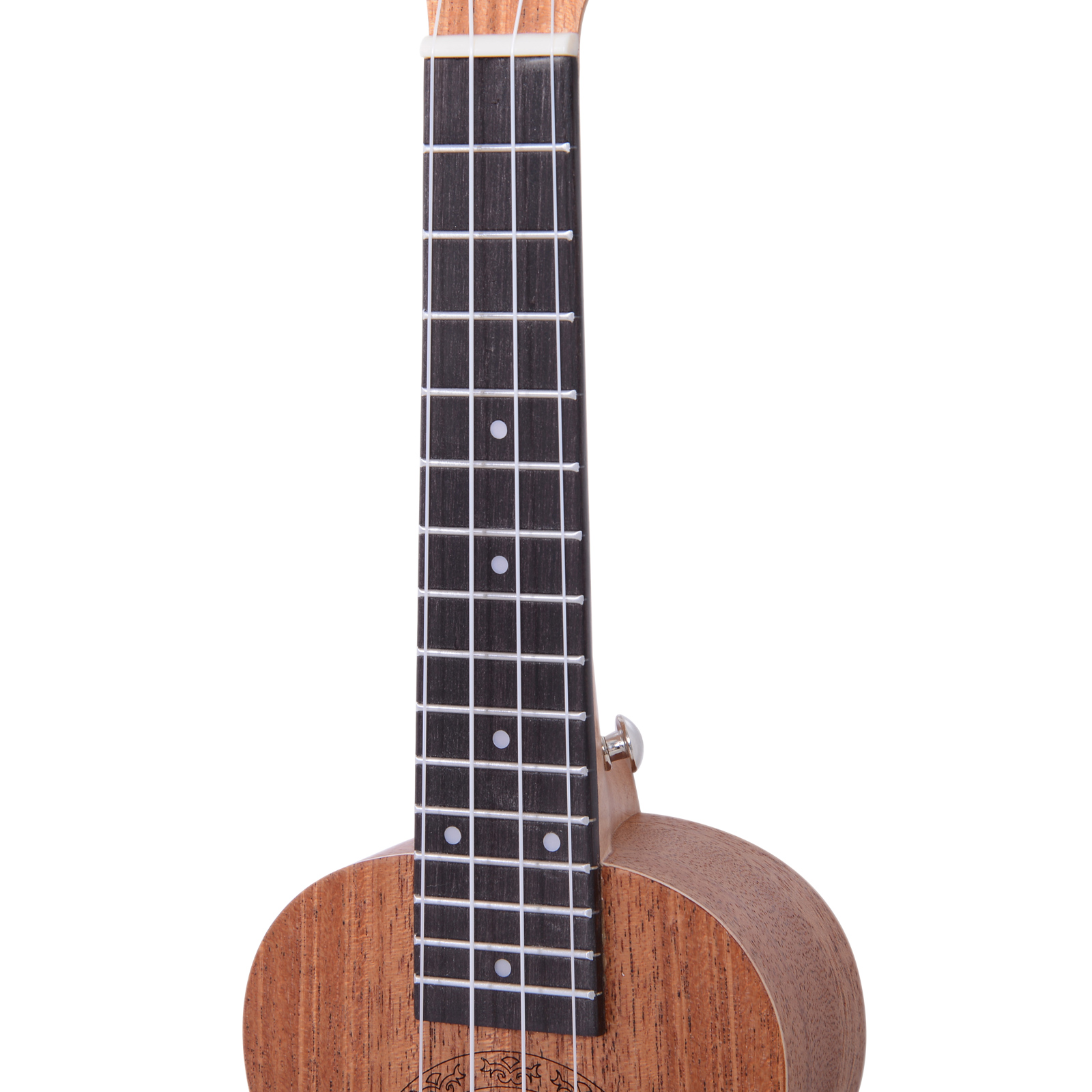 Se muestra un ukelele. El diapasón es negro con líneas y puntos blancos. El cuerpo es marrón y el fondo es blanco.