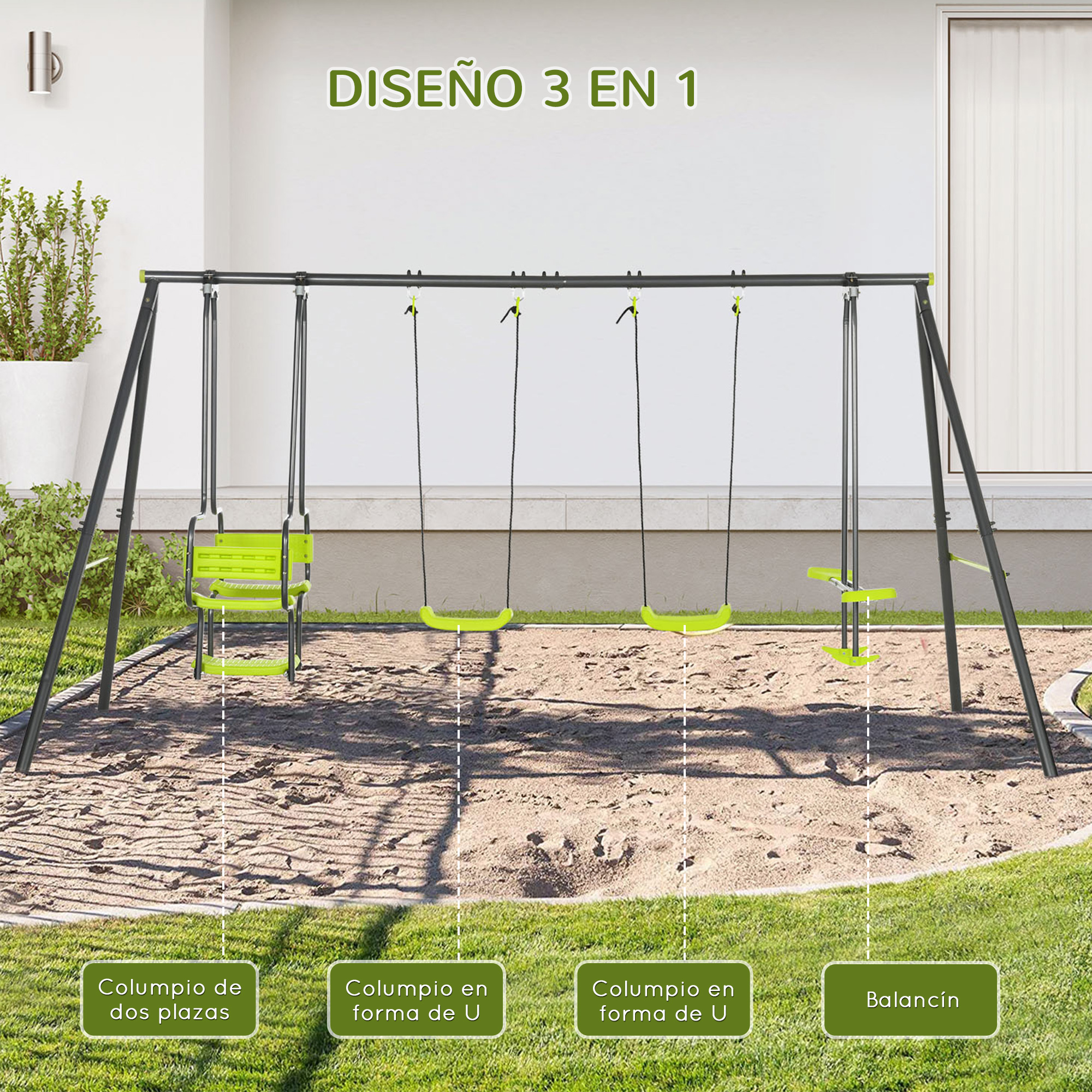 Un columpio con 4 columpios de diferentes diseños, en un área de juego llena de arena, con césped verde al fondo.