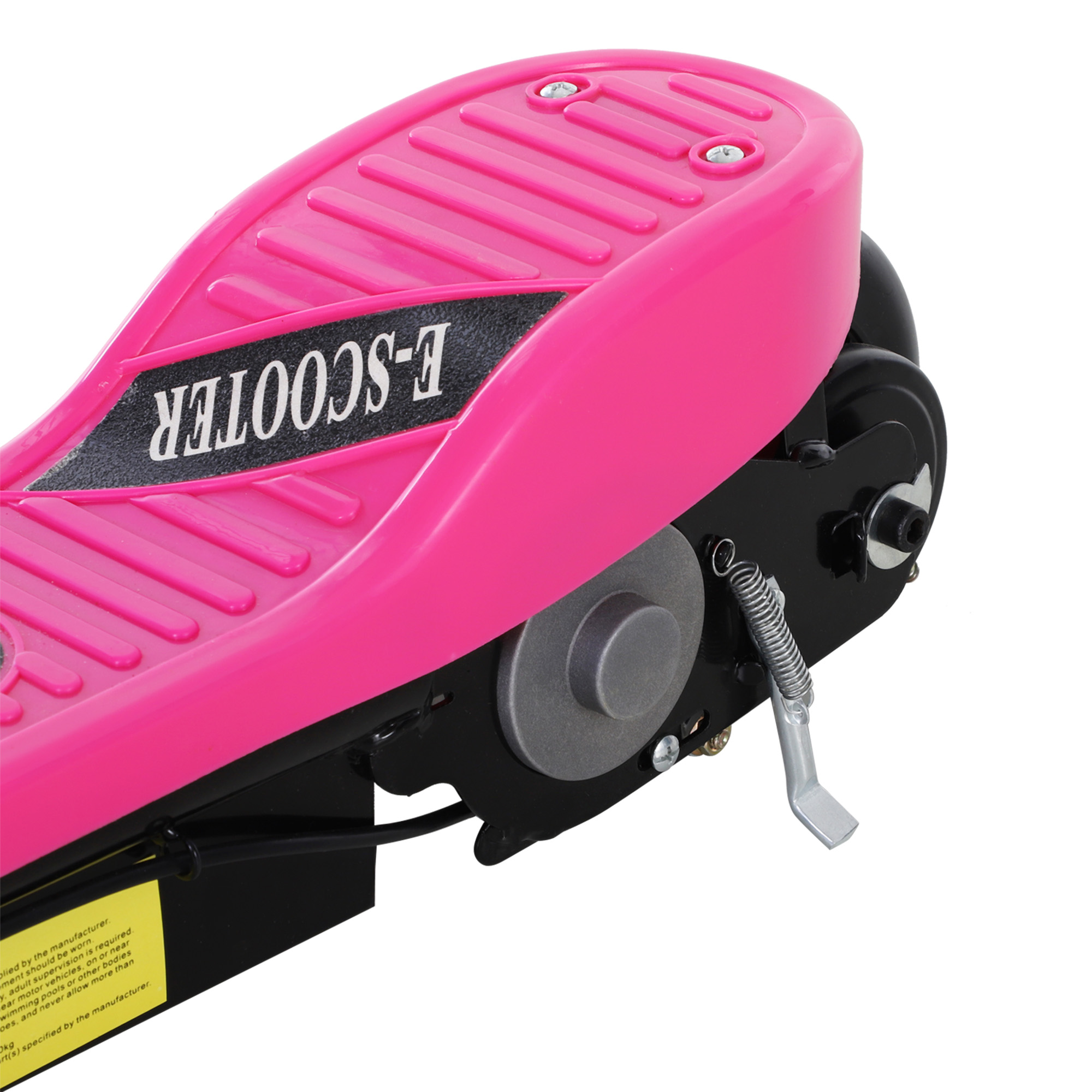Primer plano de la plataforma de un patinete eléctrico rosa con la inscripción 'E-SCOOTER'. El patinete tiene un motor negro y un caballete.