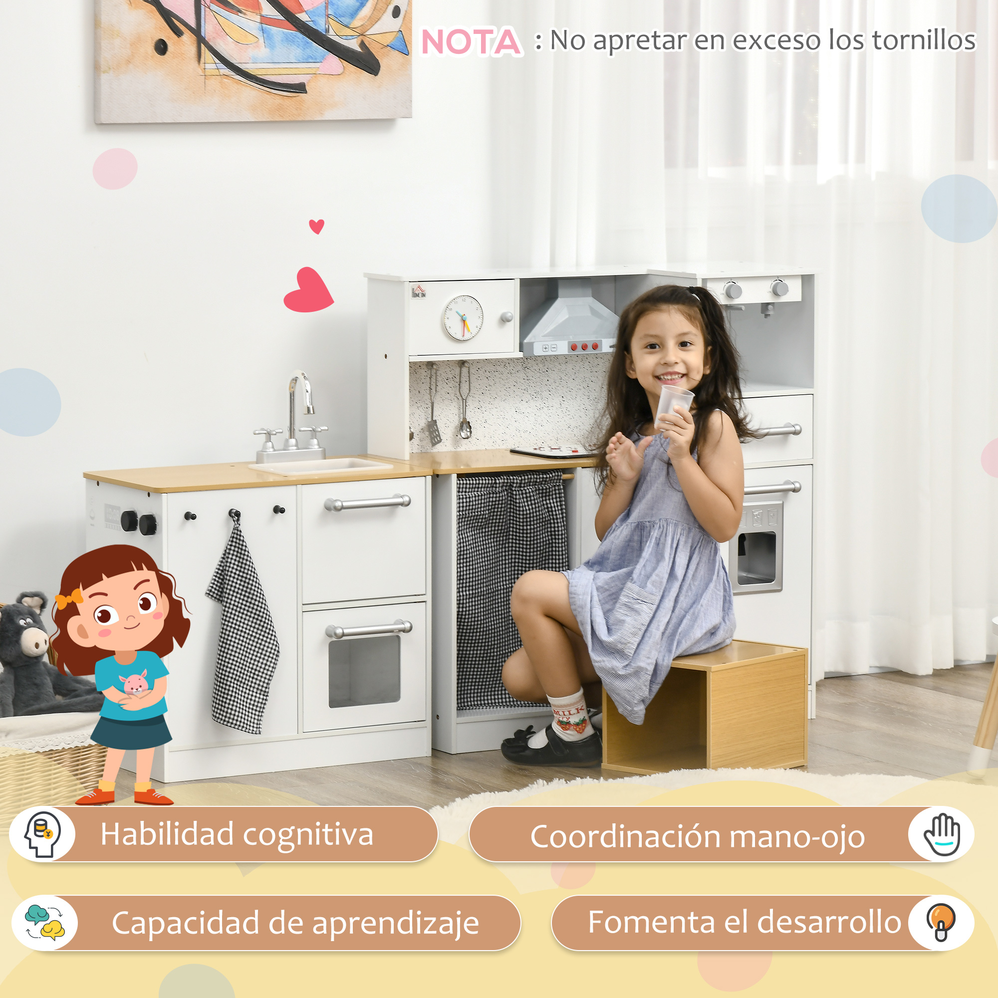 Una niña está sentada cerca de una cocina de juguete sosteniendo una taza. La escena incluye una niña de dibujos animados, un oso de peluche e iconos educativos.
