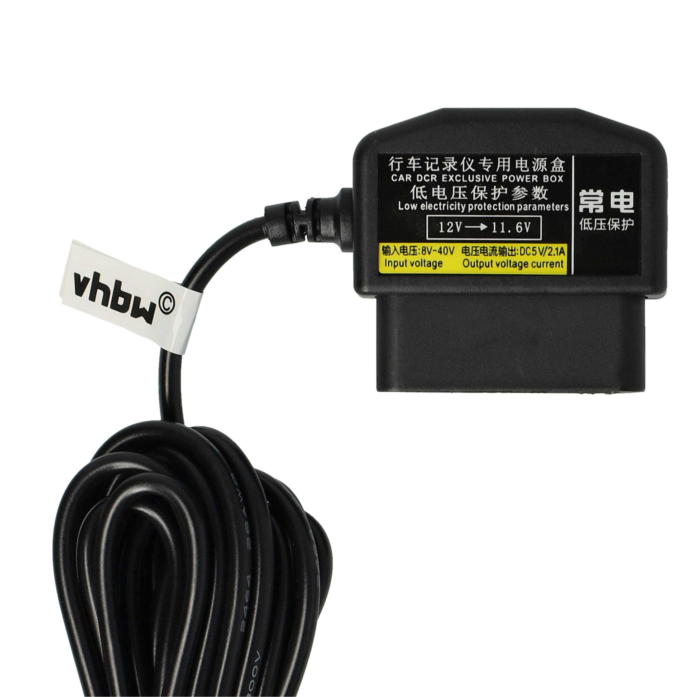 Schwarzer Auto-Netzadapter mit Text und einem aufgerollten schwarzen Kabel. Weißer Hintergrund.