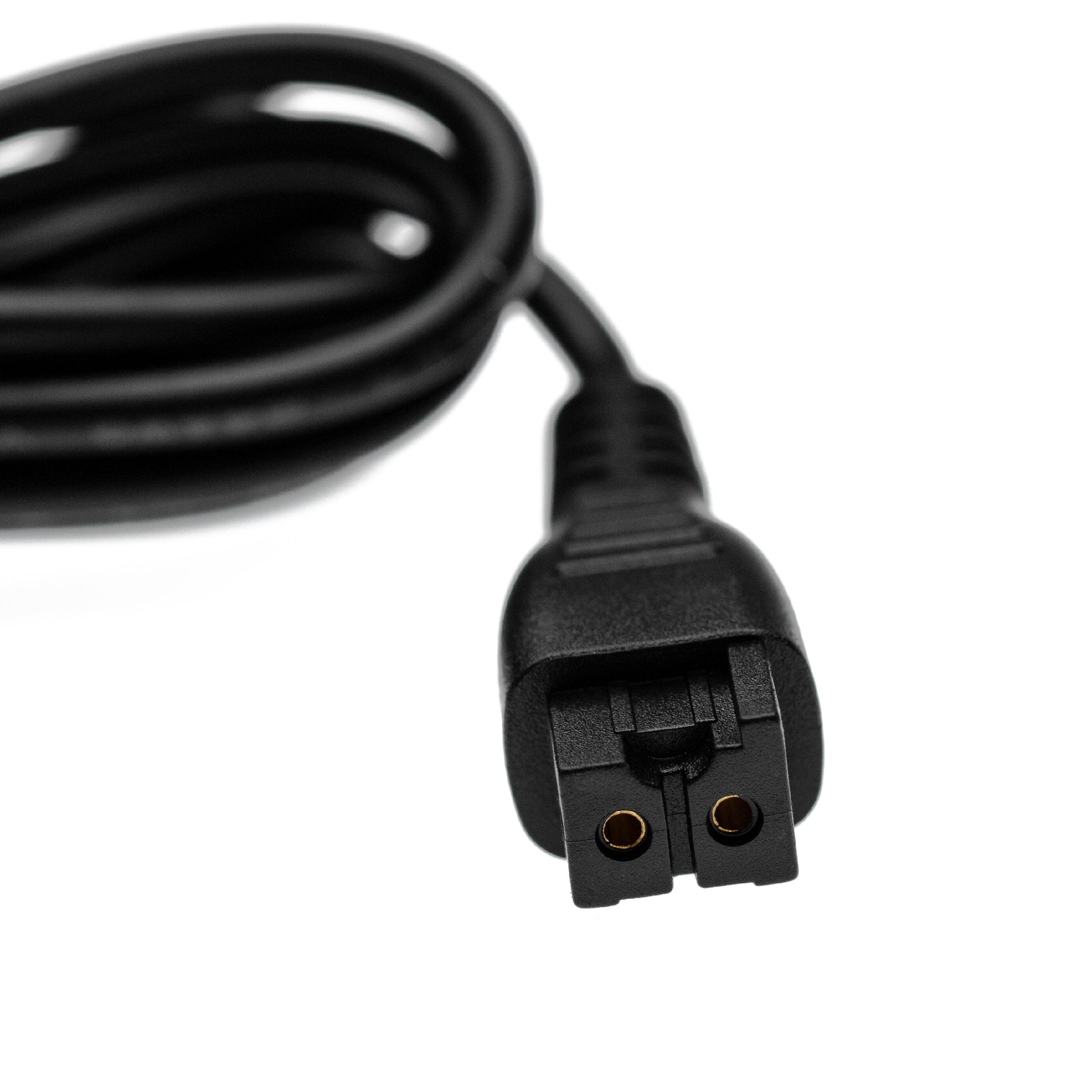 Nahaufnahme eines schwarzen Stromkabels mit einem Zweizahnstecker auf weißem Hintergrund.
