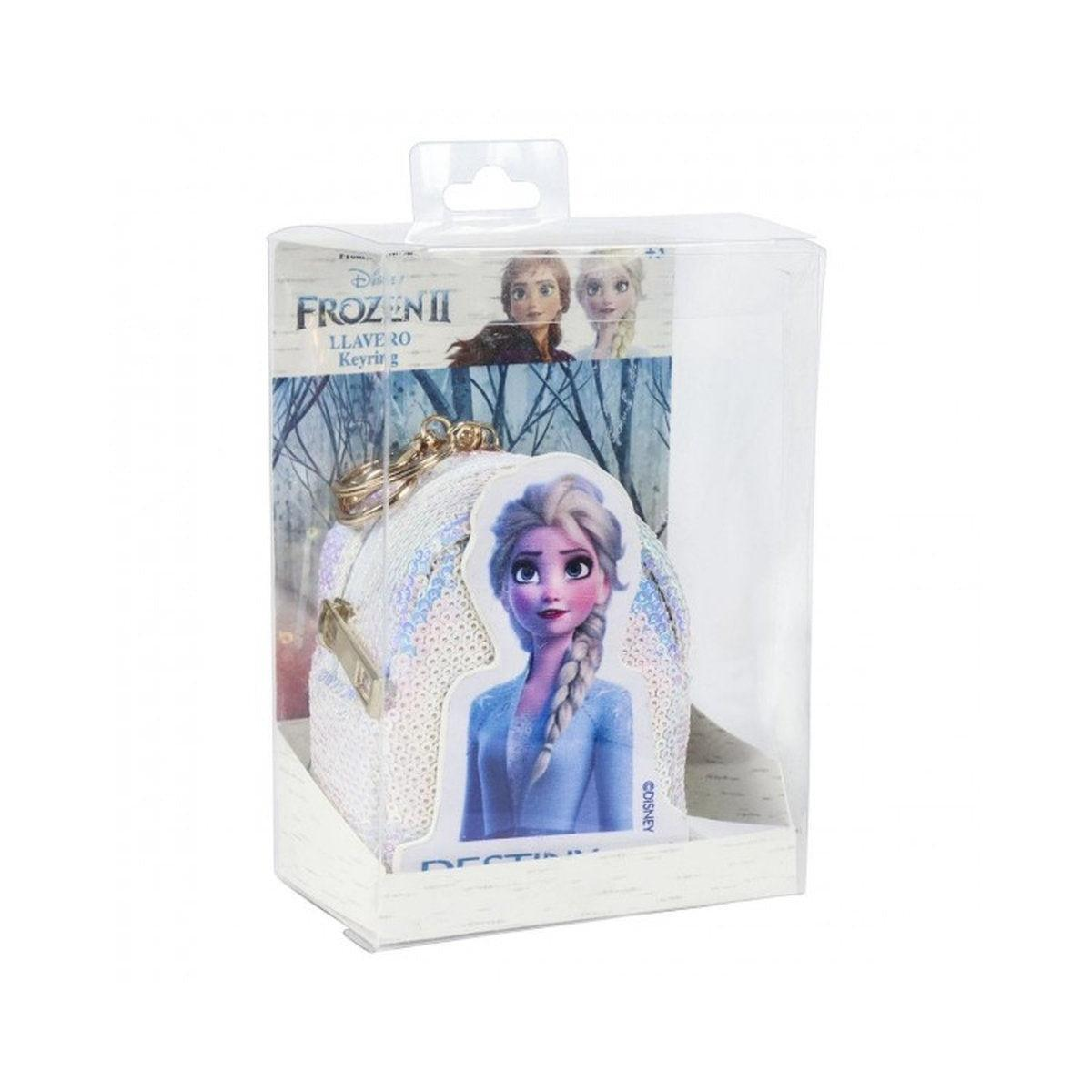 Un llavero de Frozen II en un paquete de plástico transparente. Presenta a Elsa en una bolsa con lentejuelas.
