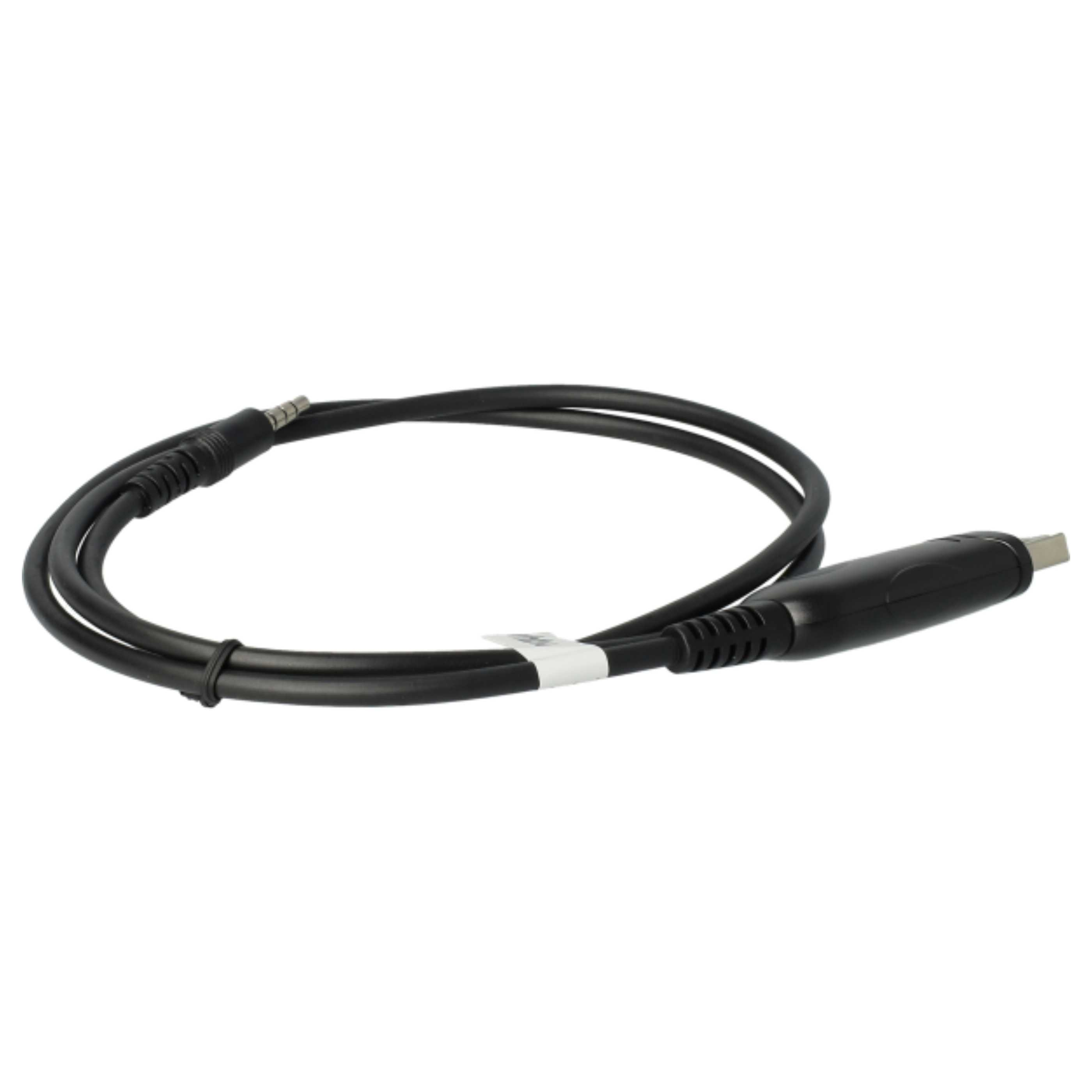 Schwarzes Audiokabel mit zwei verschiedenen Anschlüssen, einmal Klinke, einmal USB-C.