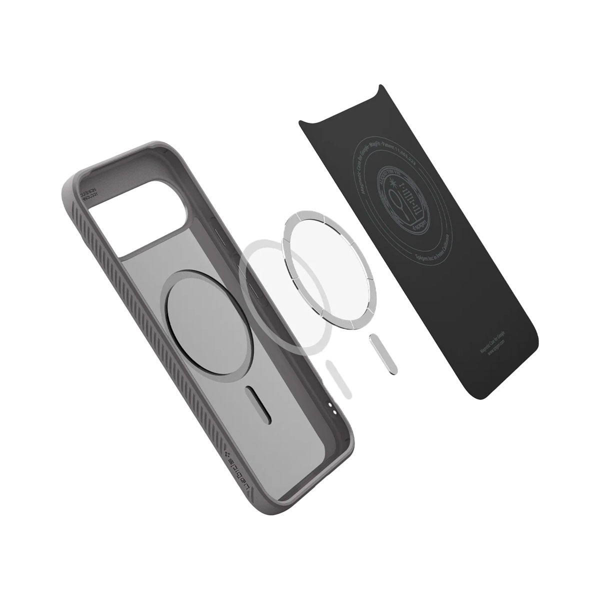 Een telefoonhoesje, een magnetische ring en een zwart accessoire worden getoond. De hoes is grijs en heeft een Spigen-logo. De items staan iets uit elkaar.
