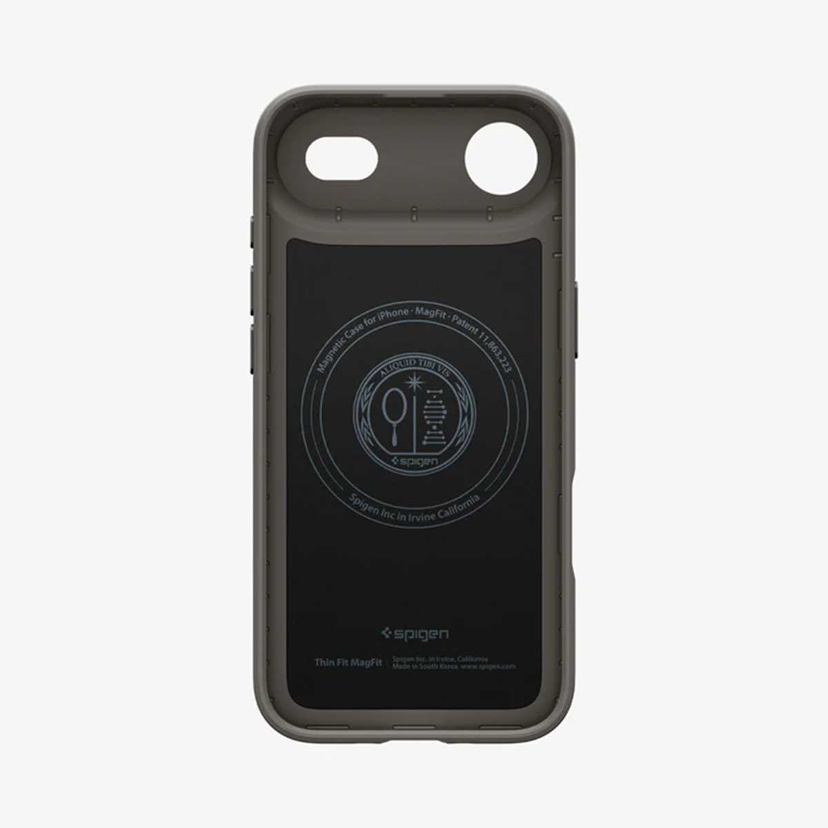 Een grijze telefoonhoes met een zwart interieur. Het heeft uitsparingen voor de camera en knoppen. Het Spigen-logo is zichtbaar.