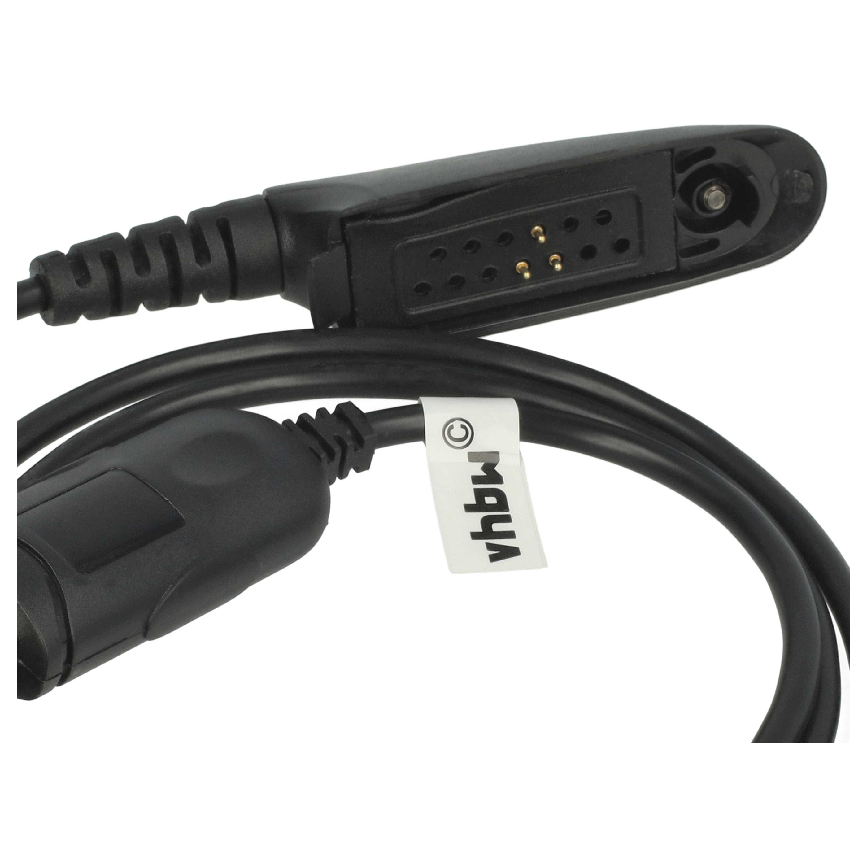Schwarzes Kabel mit Stecker. Das Etikett hat einen weißen Hintergrund mit schwarzem Text. Der Stecker hat mehrere goldene Stifte. Das Kabel ist gebogen.