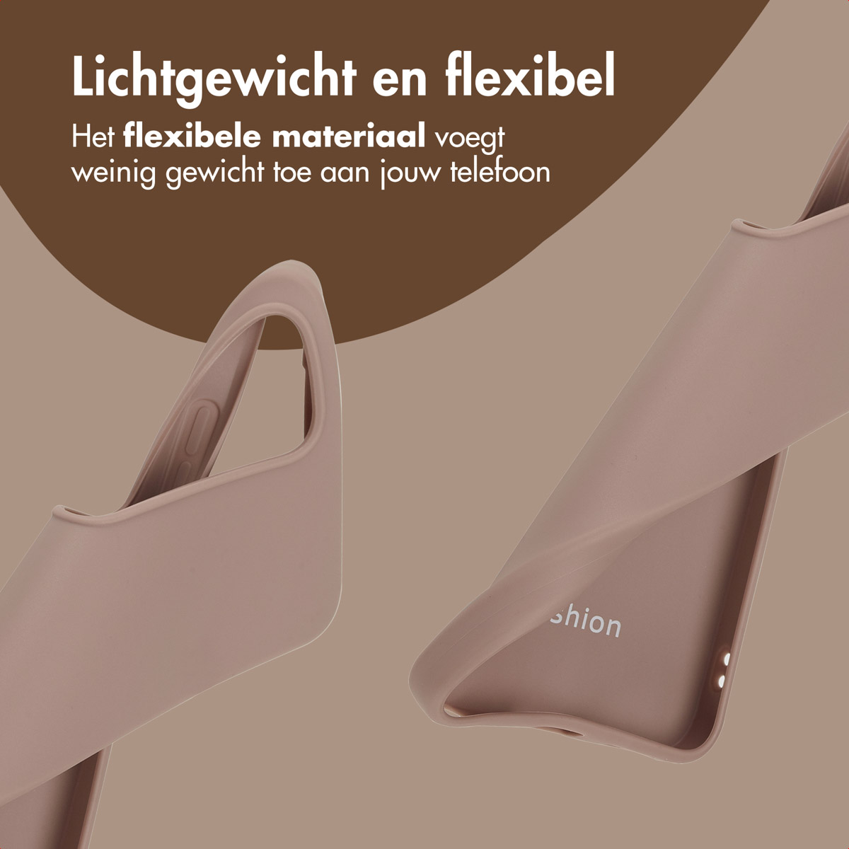 Twee flexibele telefoonhoesjes, een gedeeltelijk open, met de binnenkant zichtbaar. De hoesjes zijn lichtbruin op een bruine achtergrond.