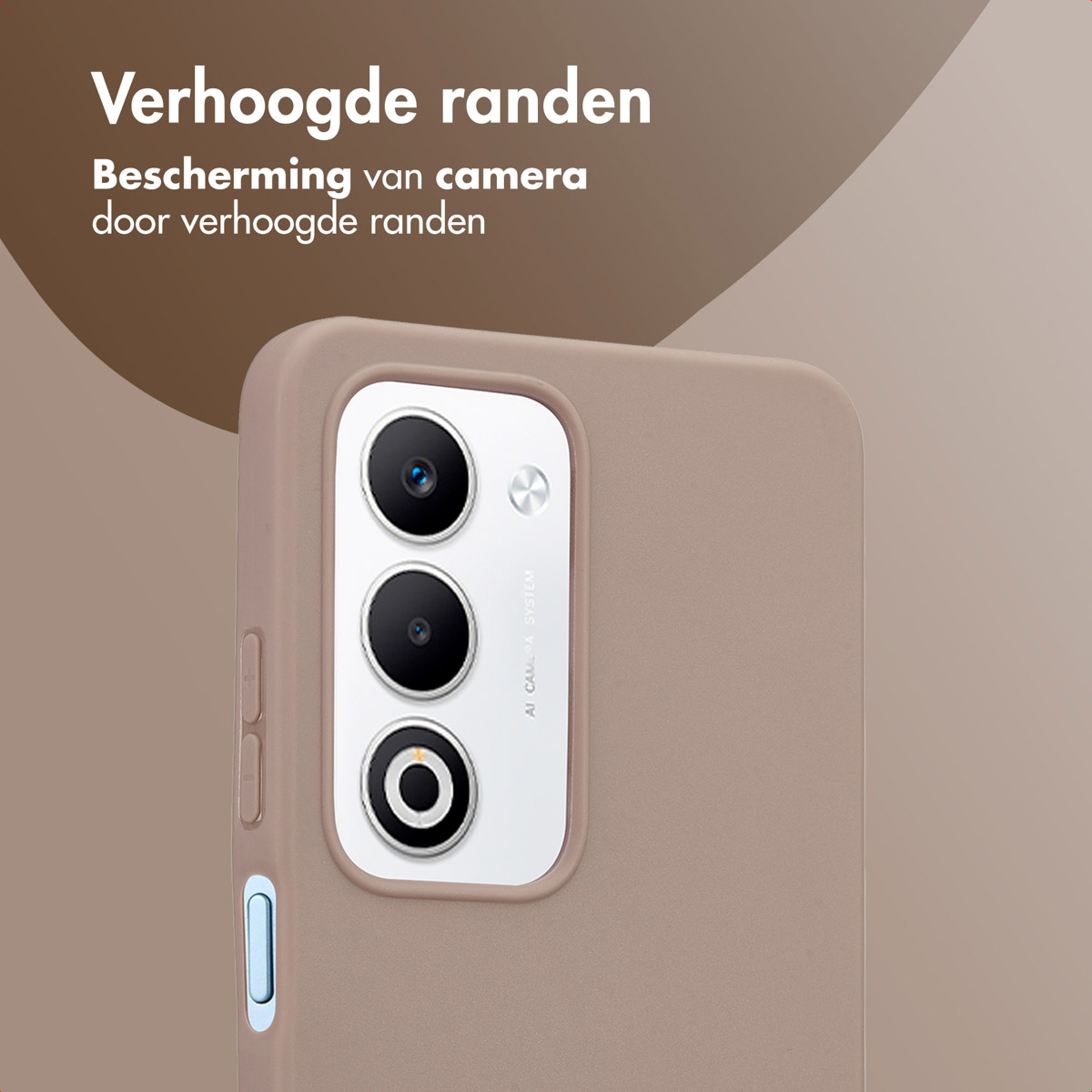 Close-up van een telefoon met een hoesje. De hoes is lichtbruin, de telefoon heeft drie camera's. Tekst: 'Verhoogde randen' en 'Bescherming van camera'.