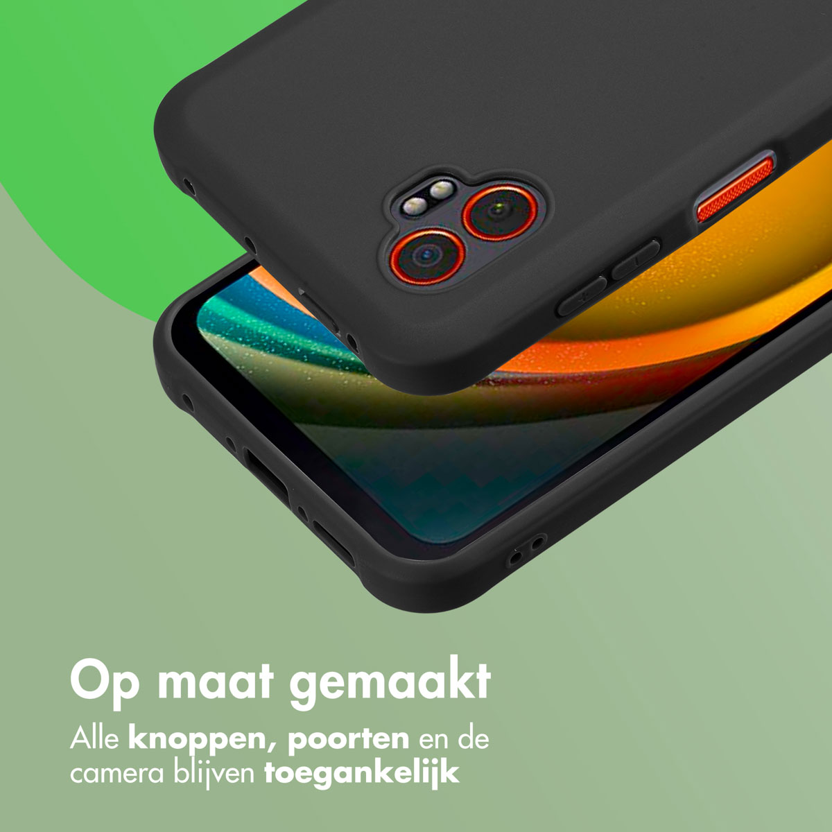 Zwarte telefoonhoes met oranje accenten. De camera en knoppen zijn bereikbaar. De achtergrond is groen en geel.