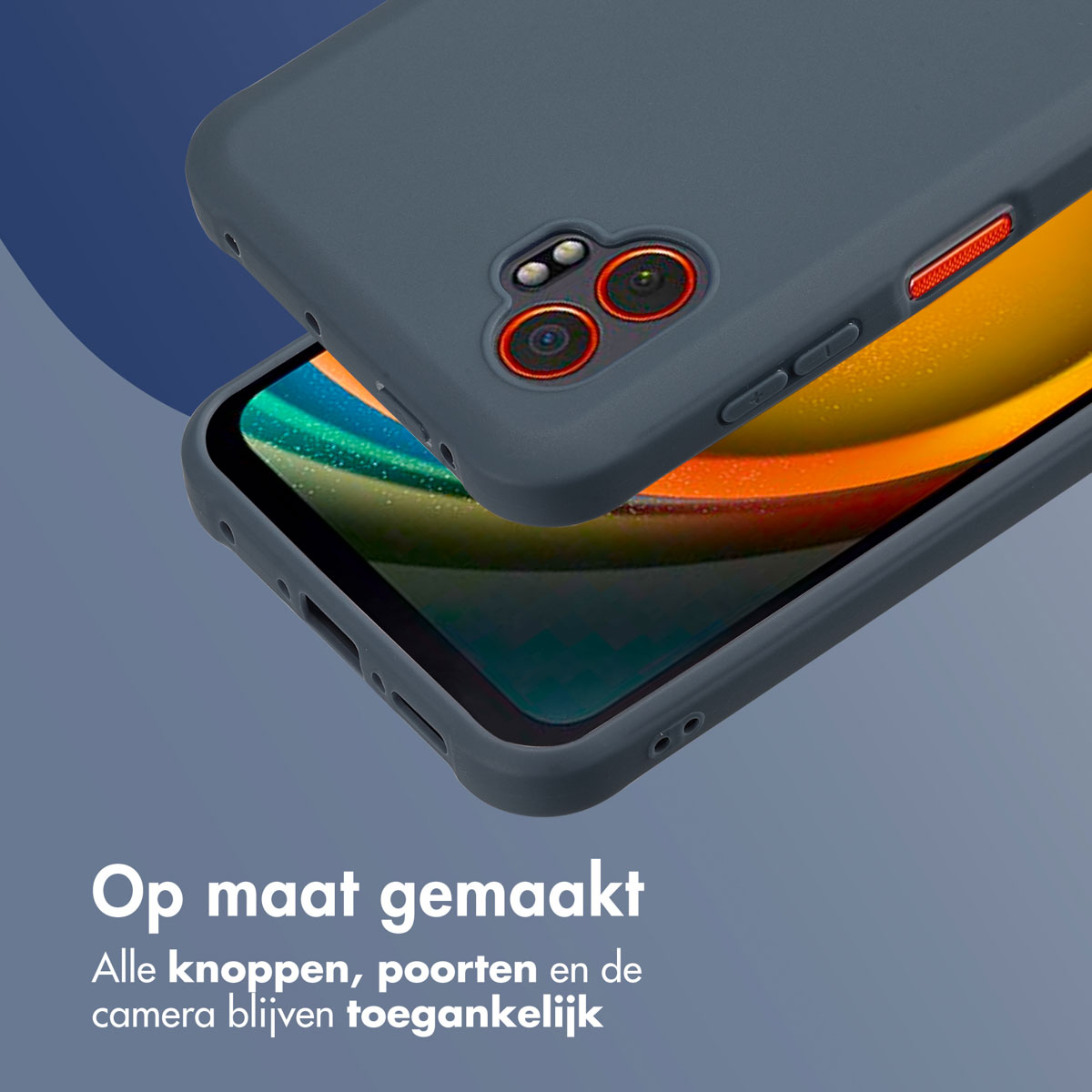 Close-up van een donkergrijze telefoonhoes, met de camera en knoppen. De hoes past perfect, met alle poorten toegankelijk.