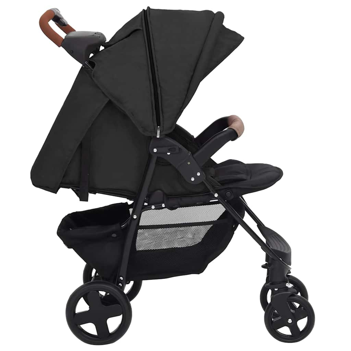 Ein schwarzer Kinderwagen mit braunen Griffen und einem Sonnenschutz. Er hat vier Räder und einen Aufbewahrungskorb.