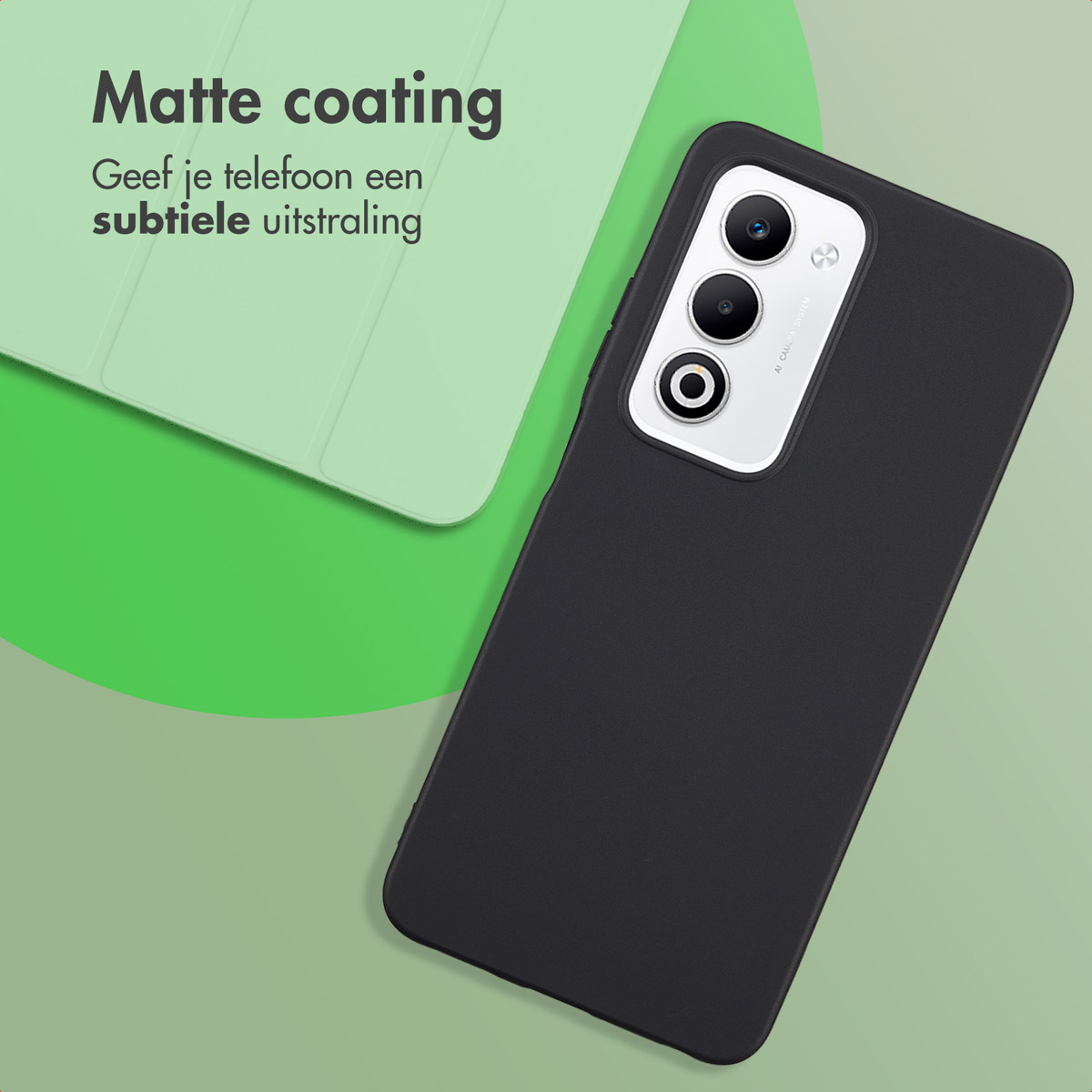 Een zwarte telefoonhoes op een groene achtergrond. Links een lichtgroene hoes. Tekst luidt 'Matte coating'.