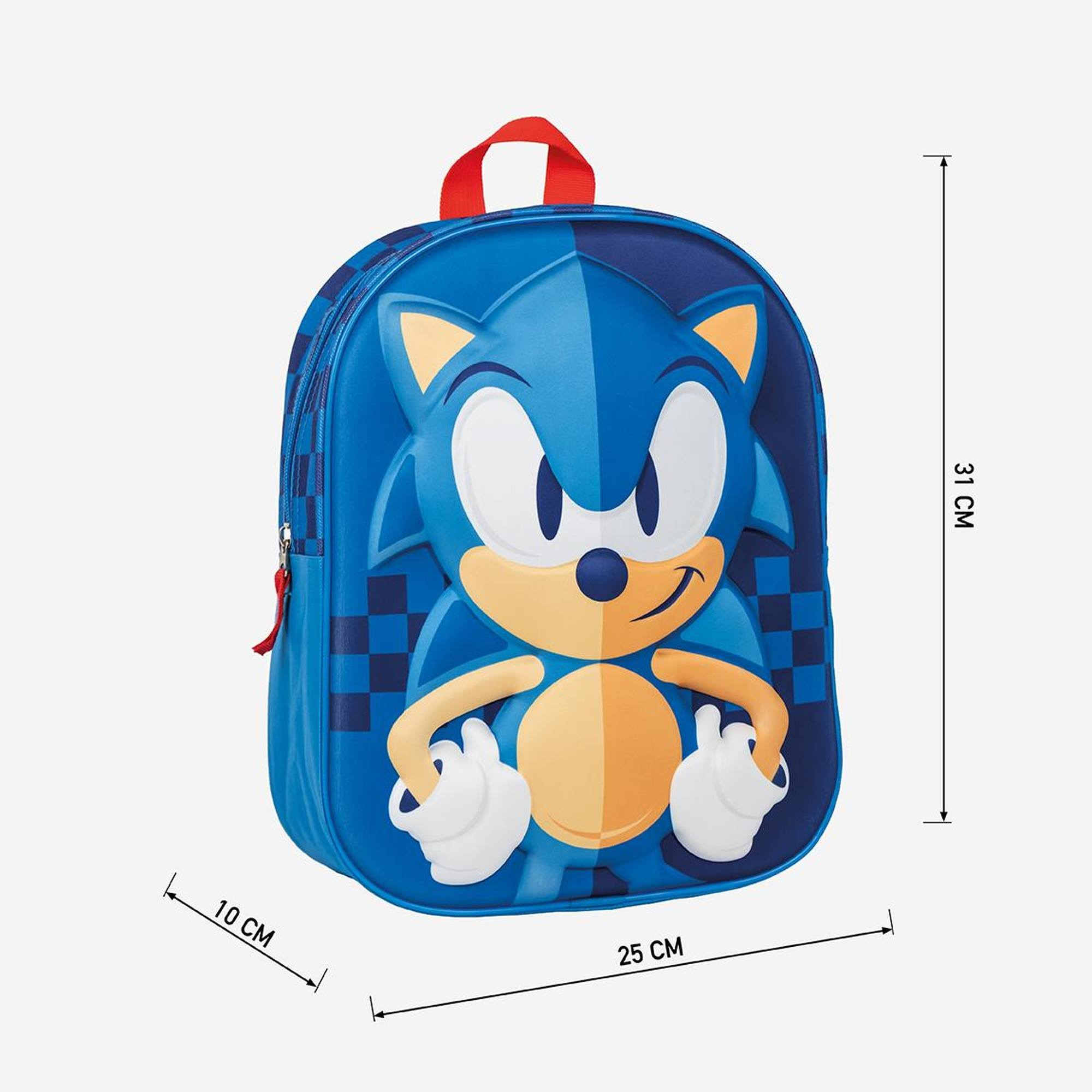 Mochila azul de Sonic con cara 3D. Asa y cremallera rojas. Dimensiones: 31x25x10 cm. El fondo es blanco.