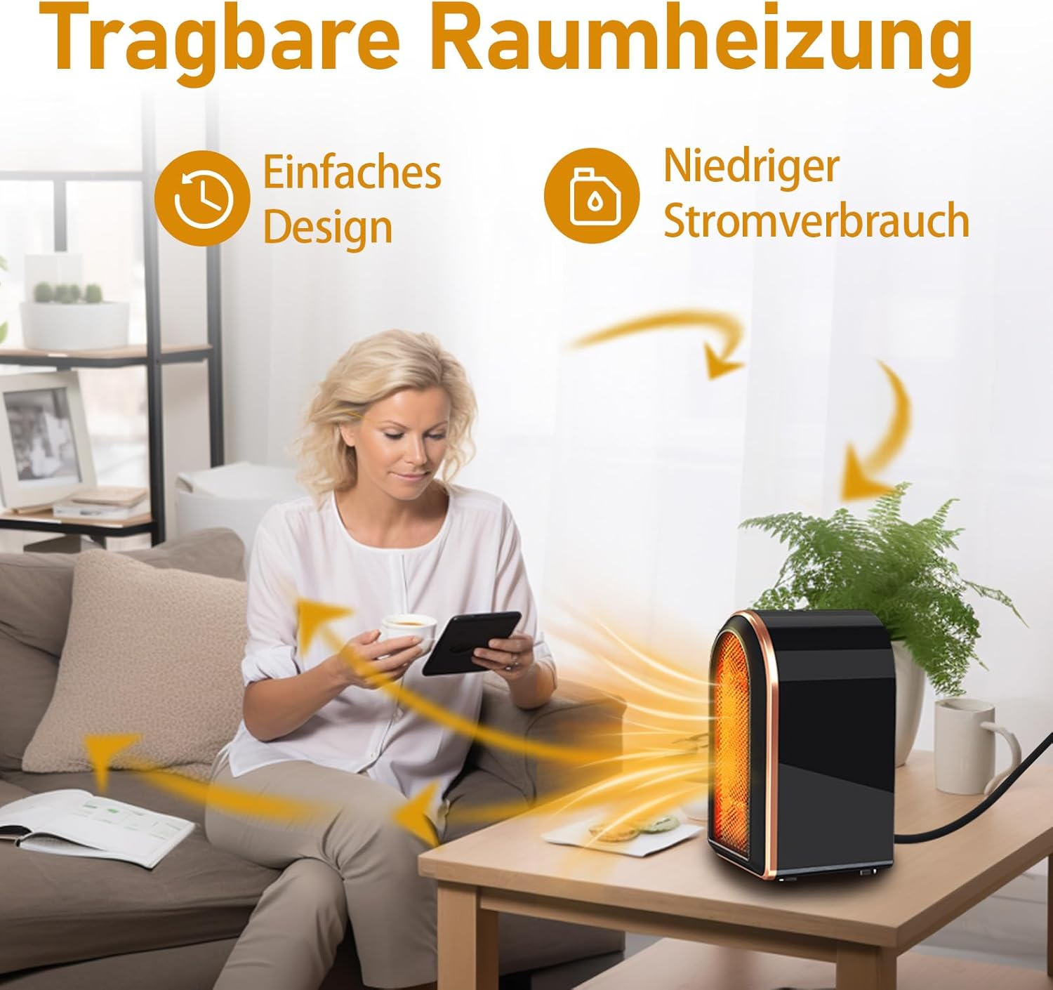 Eine Frau sitzt auf einem Sofa und hält ein Tablet und eine Tasse. Ein schwarzer Heizlüfter steht auf einem Tisch, mit warmem Licht.