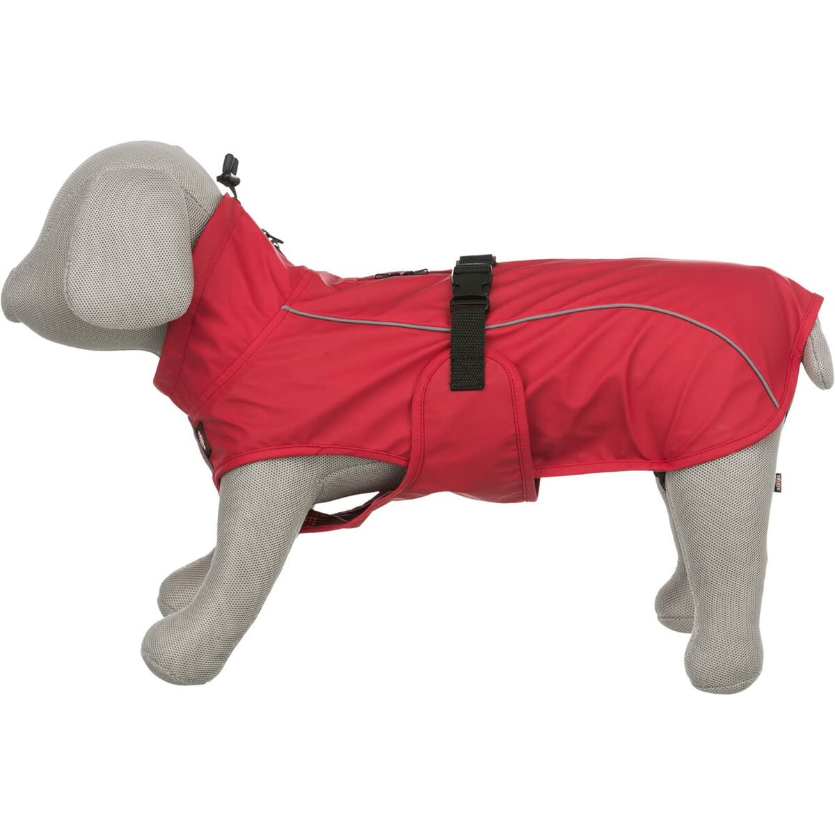 Eine Hunde-Mannequin, die einen roten Regenmantel mit schwarzen Riemen und reflektierenden Zierleisten trägt. Der Hintergrund ist weiß.