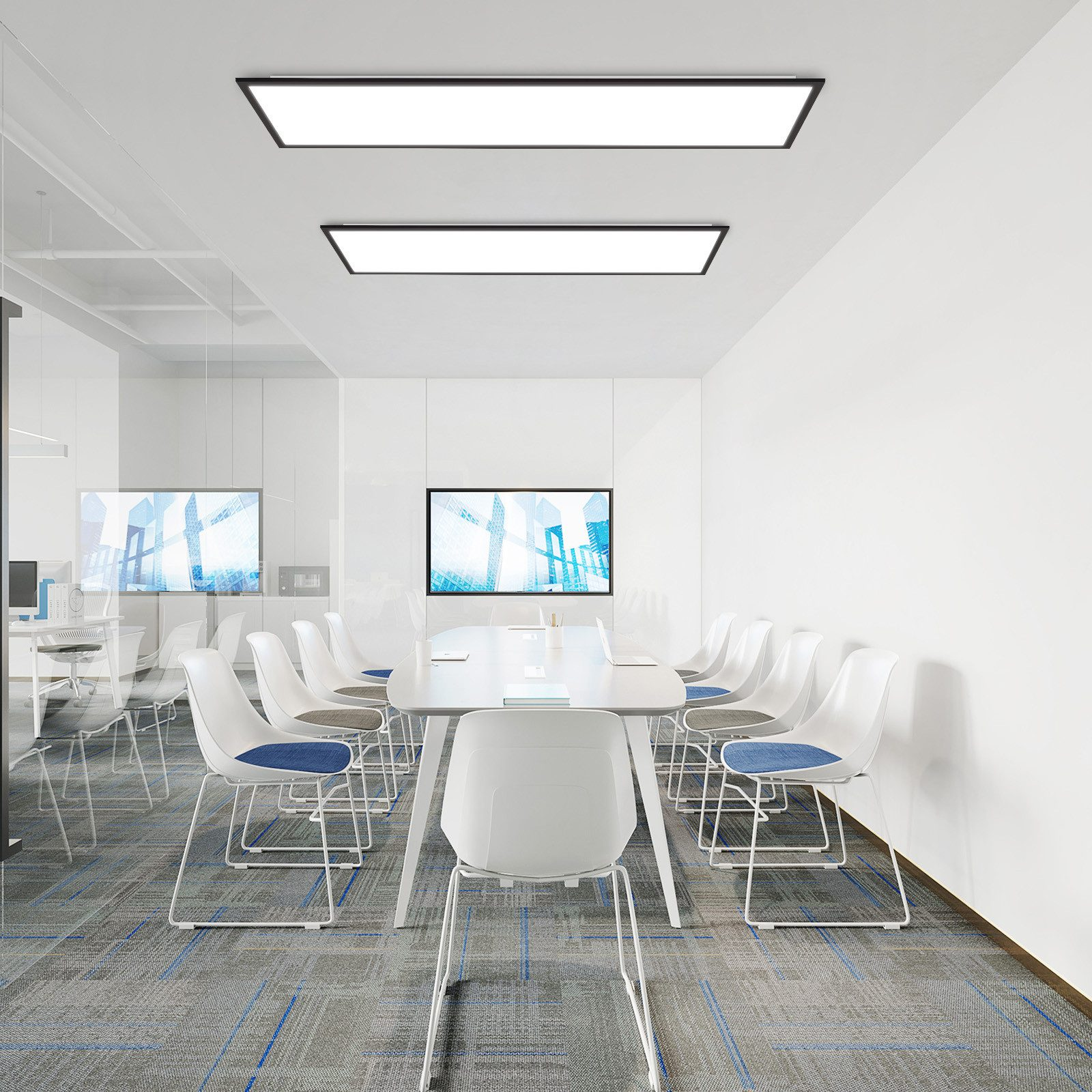 Sala conferenze con tavolo e sedie bianche. Due schermi a parete. Luci luminose sul soffitto. Tappeto blu e grigio.