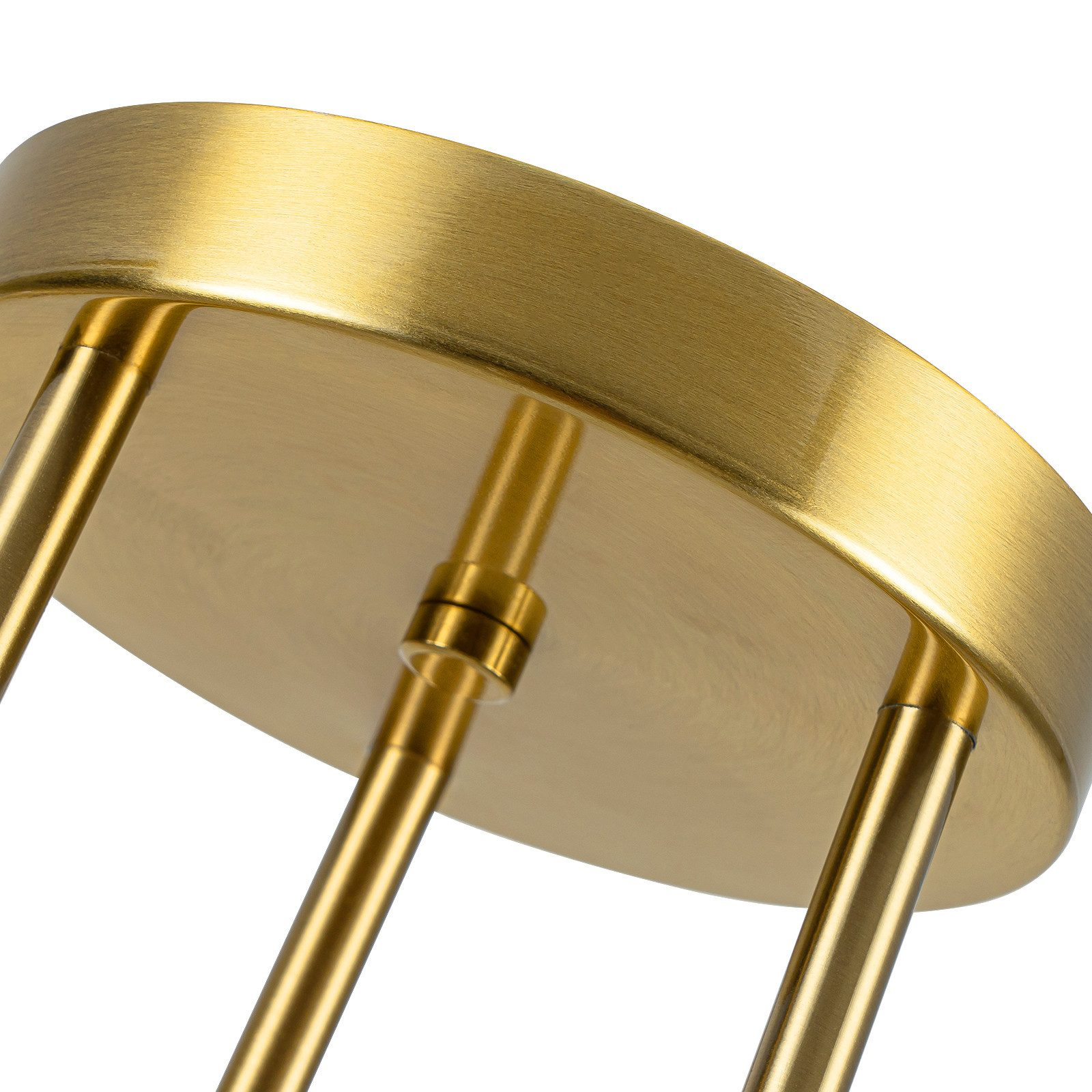 Zbliżenie złotej lampy sufitowej. Ma okrągłą podstawę i kilka cylindrycznych prętów podporowych.