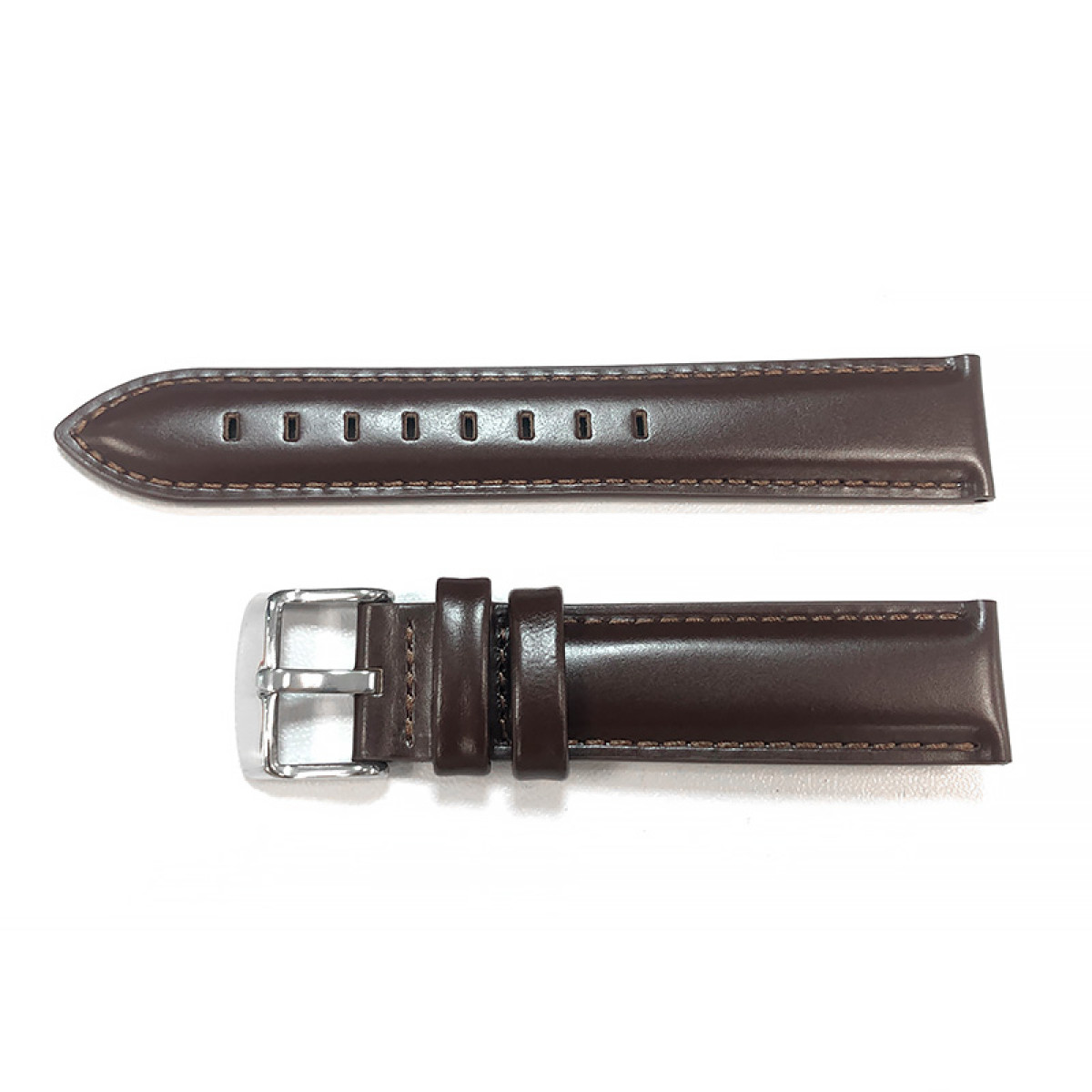 Zwei braune Lederarmbandstücke auf weißer Oberfläche. Ein Riemen hat Löcher, der andere eine silberne Schnalle.