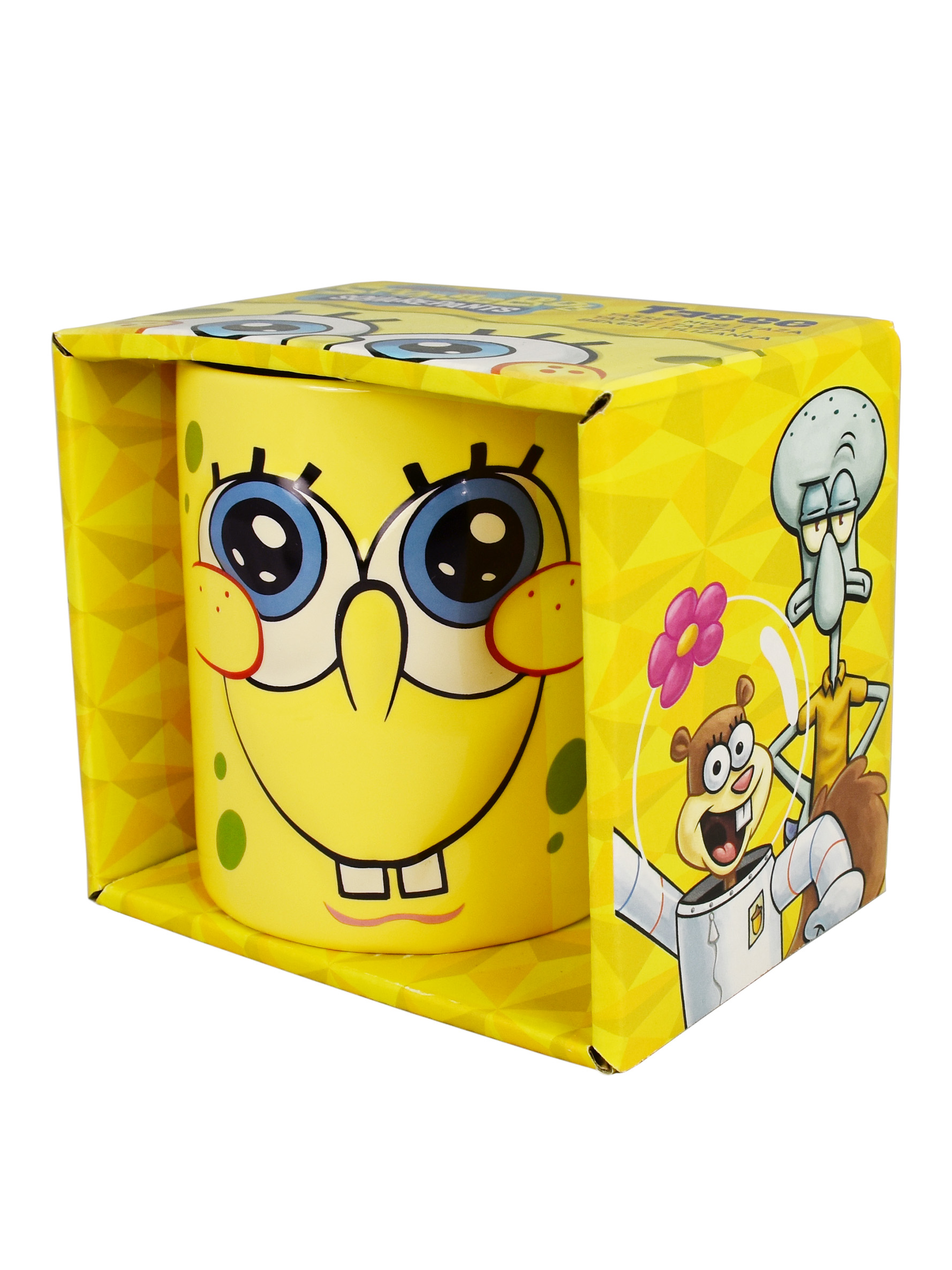Eine SpongeBob-Tasse in einer gelben Schachtel mit Zeichentrickfiguren. Die Tasse zeigt SpongeBob. Die Box hat Sandy und Squidward.