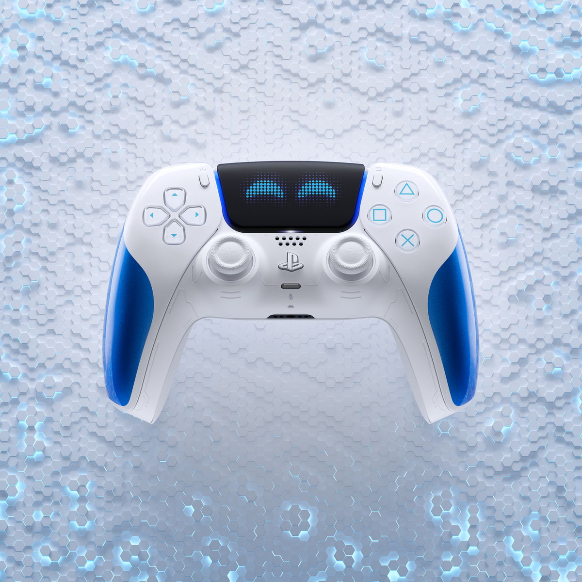 Un mando de PlayStation blanco y azul está centrado sobre un fondo de patrón hexagonal. El mando tiene una pantalla negra con ojos azules.