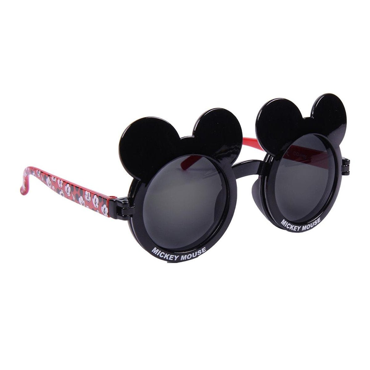 Gafas de sol negras de Mickey Mouse con patillas rojas. Las lentes son oscuras. Las patillas tienen un patrón blanco y rojo. 'Mickey Mouse' está impreso en las monturas.