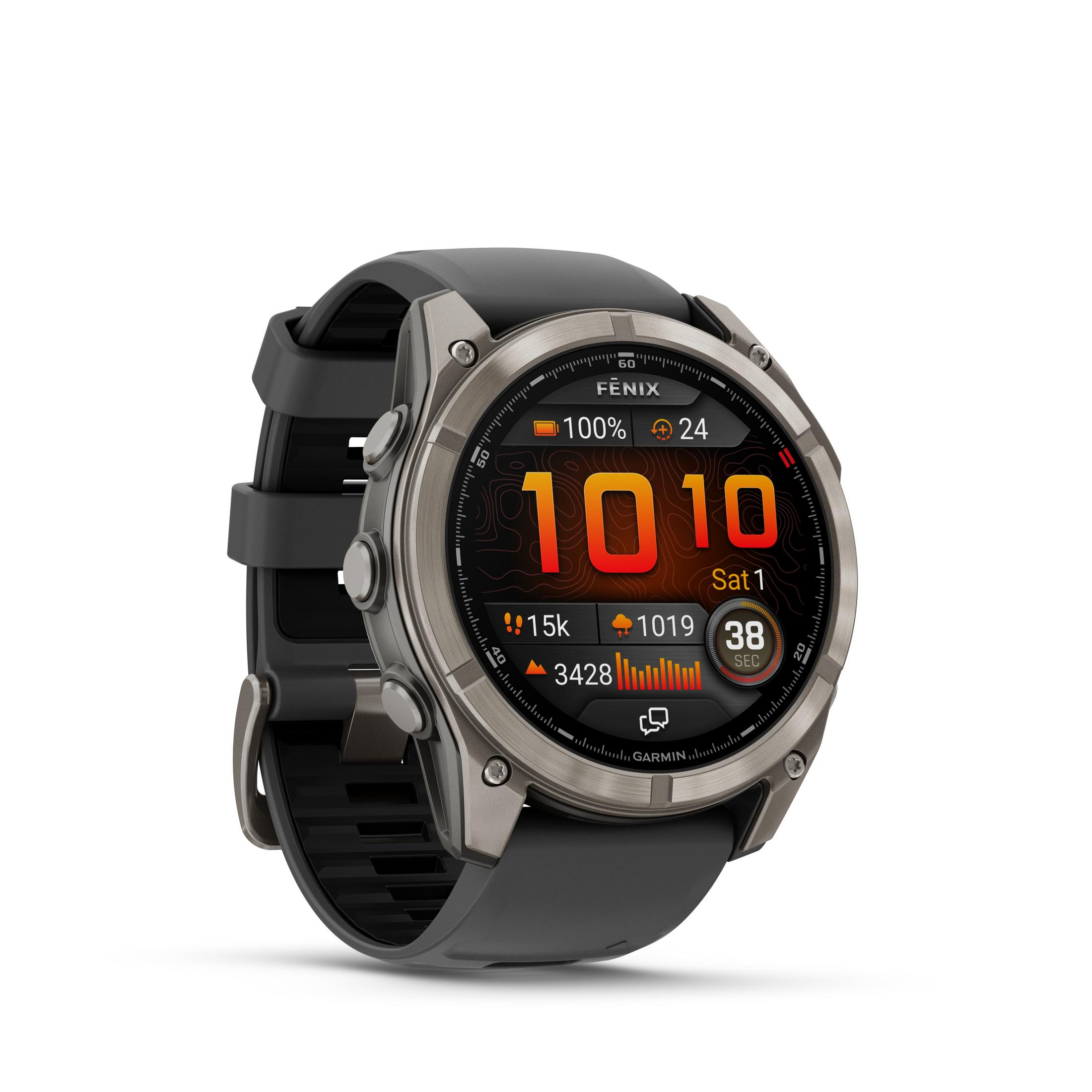 Eine Garmin Fenix Smartwatch. Die Uhr zeigt Zeit, Akku und Aktivitätsdaten auf einem digitalen Bildschirm an.