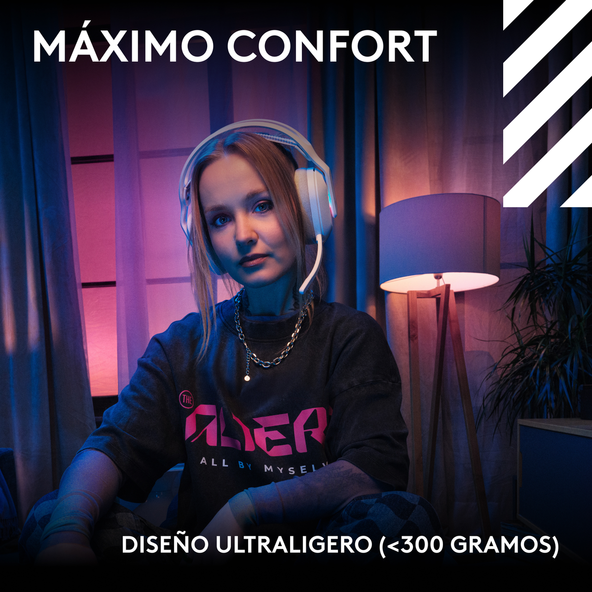 Una donna con le cuffie in una stanza. Il testo recita 'Massimo comfort' e 'Design ultraleggero'.