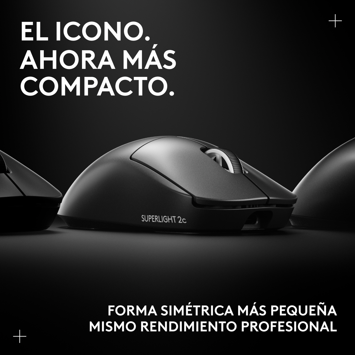 Trzy czarne myszy komputerowe na czarnym tle. Środkowa mysz jest ostra, z tekstem 'SUPERLIGHT 2c'. Biały tekst.