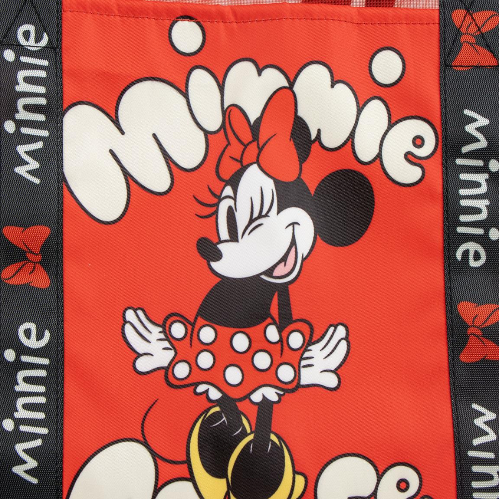 Minnie Mouse sobre fondo rojo. Tiene un lazo rojo, un vestido de lunares blancos y zapatos amarillos. La palabra "Minnie" es visible.