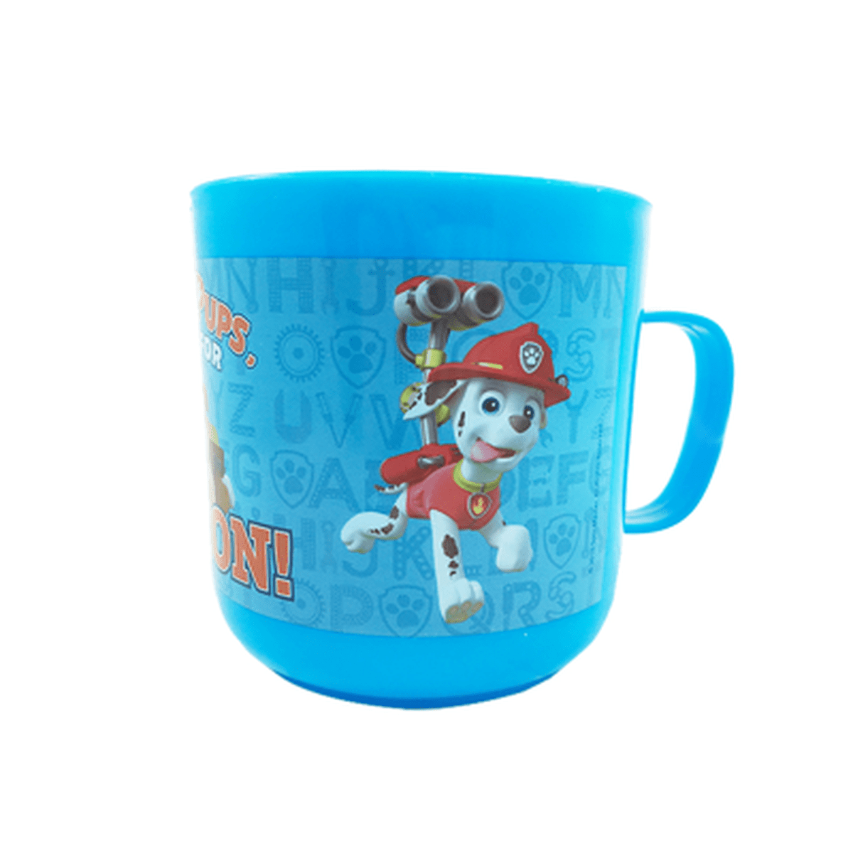 Taza azul de la Patrulla Canina con Marshall, un bombero dálmata. Tiene un asa y está rodeada de letras y huellas de patas.