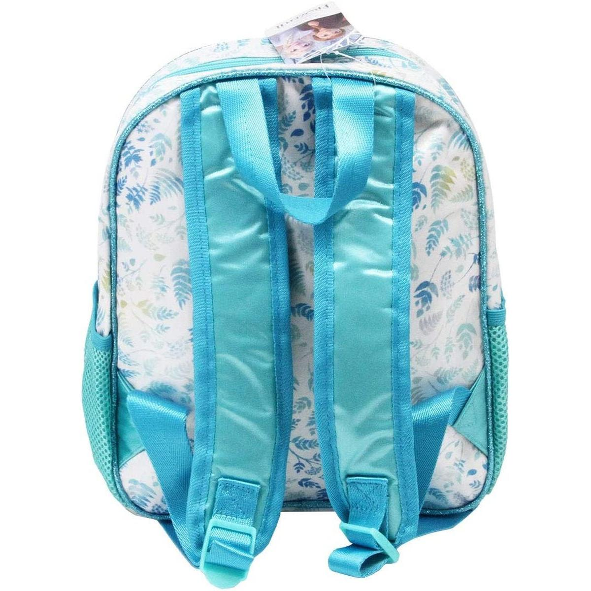 Una mochila azul claro con estampados florales y correas azules. Tiene dos correas para los hombros y un pequeño bolsillo lateral.