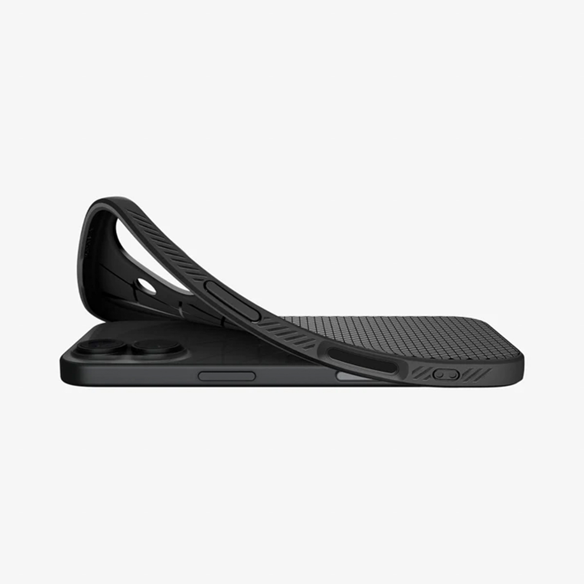 Een zwarte telefoonhoes is opengebogen en onthult de binnenkant en de telefoon die hij beschermt. De hoes heeft een gestructureerd oppervlak.