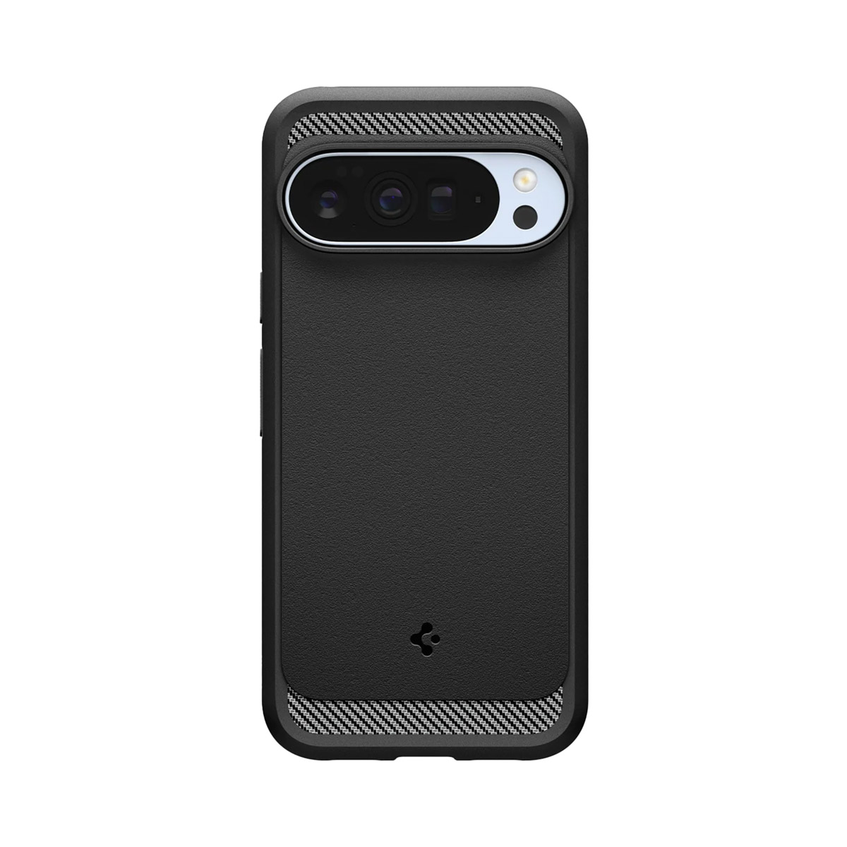 Zwarte telefoonhoes met camera-uitsparing. Beschikt over een getextureerde achterkant, carbonfiber-achtige afwerking en een klein logo.
