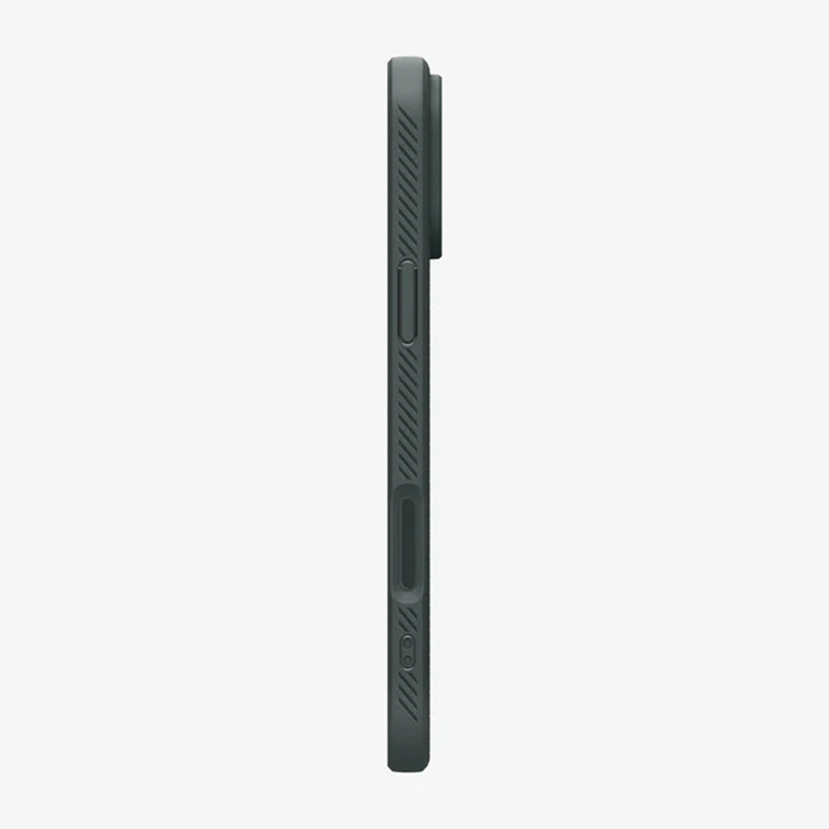 Vue latérale d'une coque de téléphone vert foncé, texturée de lignes. Elle a une découpe pour l'appareil photo et des boutons de volume.