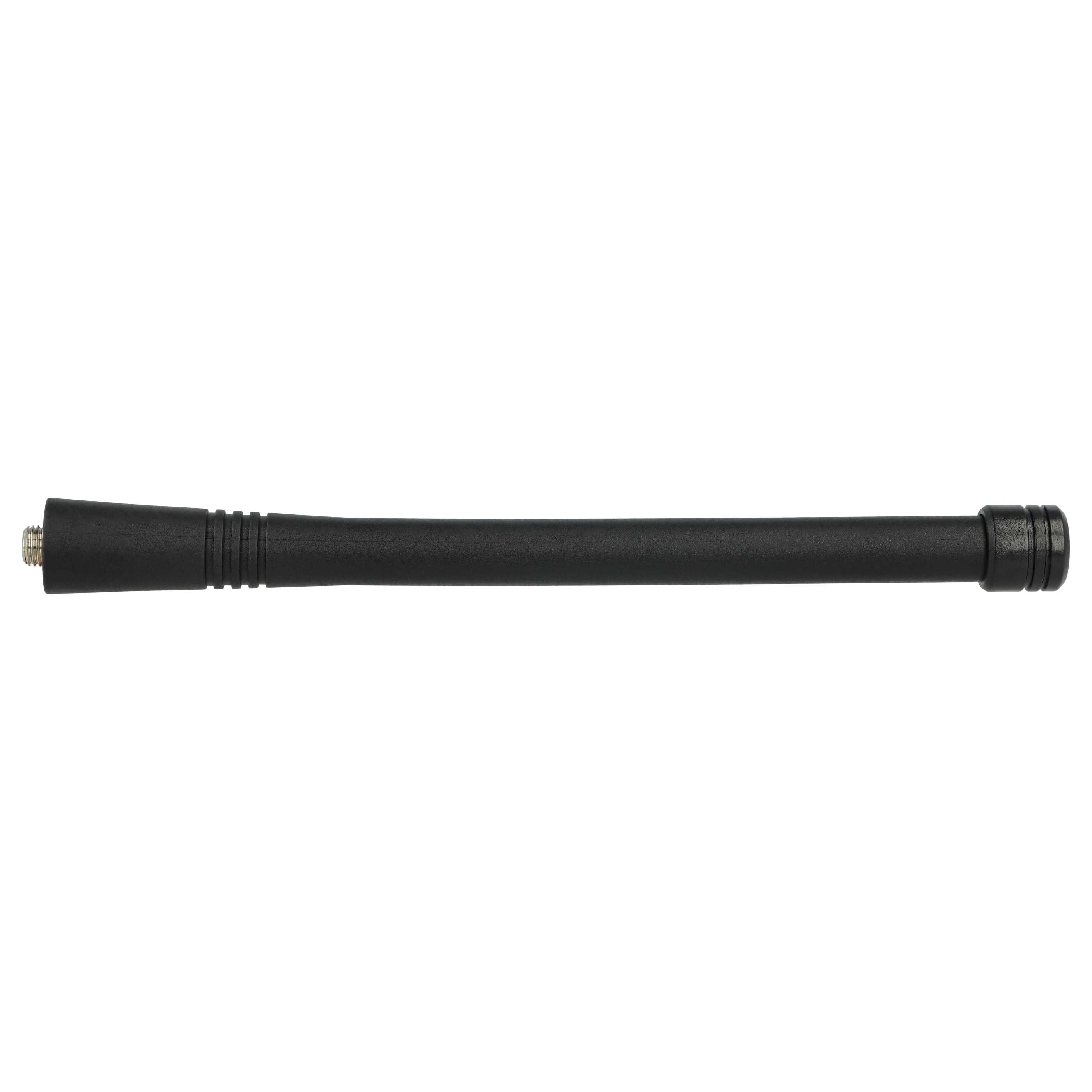 Eine schwarze Antenne auf weißem Hintergrund. Sie hat einen Gewindesockel und einen geriffelten Abschnitt. Die Spitze hat mehrere Ringe.