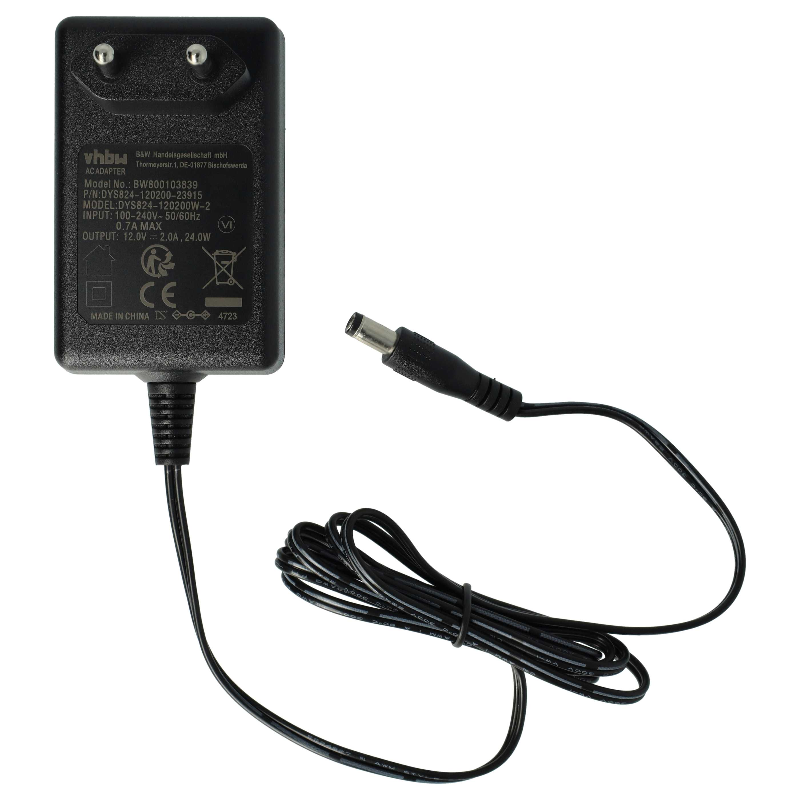 Ein schwarzes AC-Adapter mit europäischem Stecker, einem schwarzen Kabel und einem DC-Stecker vor weißem Hintergrund.