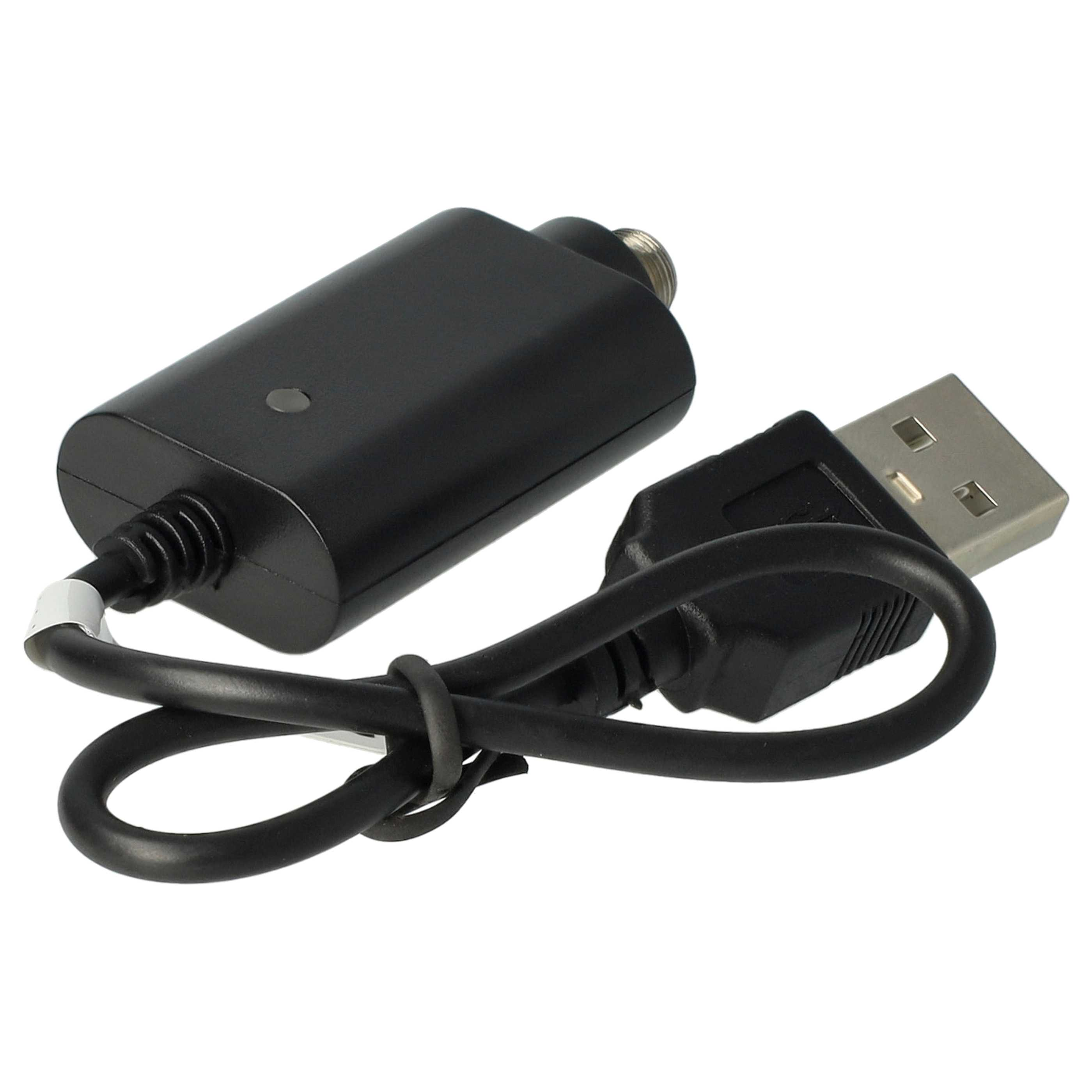 Ein schwarzes Ladegerät mit USB-Kabel. Das Ladegerät ist rechteckig, das Kabel gebogen.