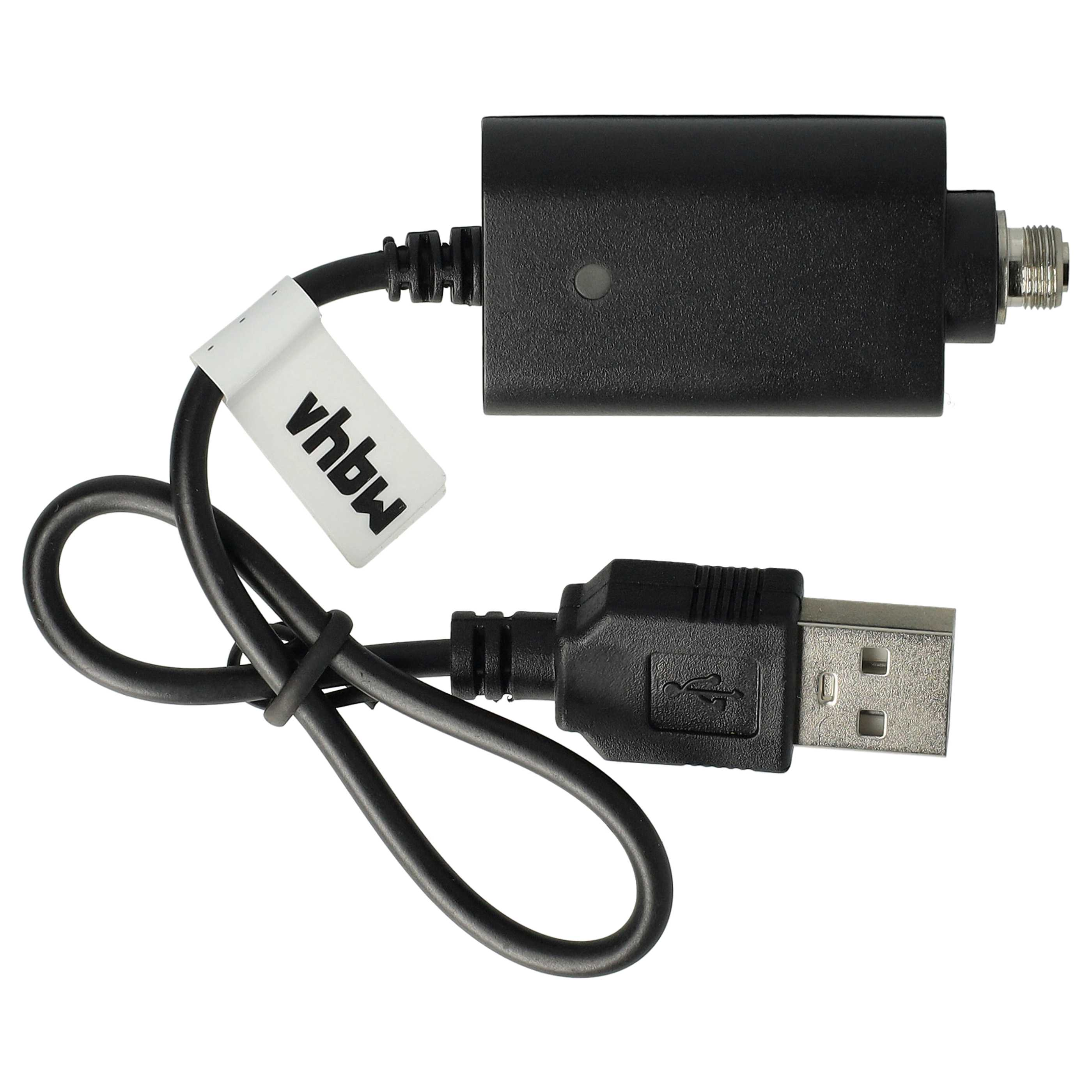 Schwarzes Ladegerät mit angeschlossenem Kabel und USB-Anschluss. Ein weißes Etikett mit dem Markennamen ist ebenfalls vorhanden.