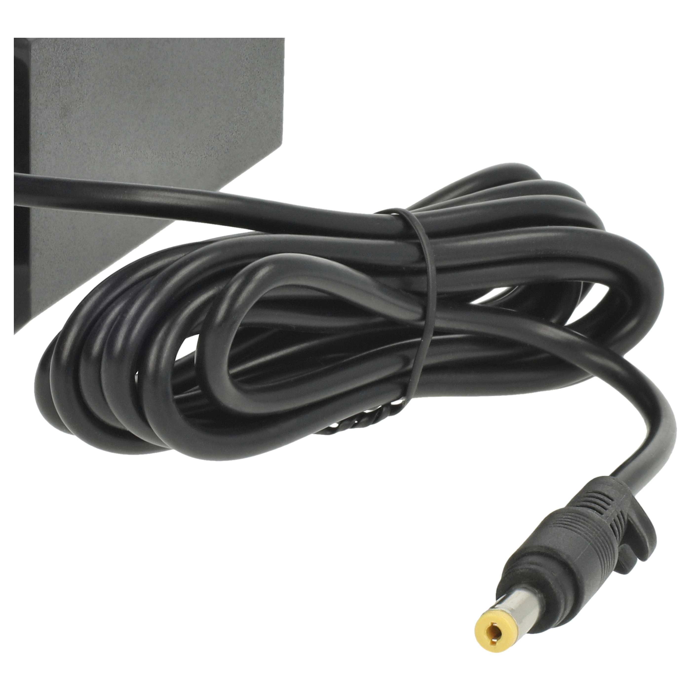 Nahaufnahme eines schwarzen Netzkabeladapters mit Stecker. Das Kabel ist aufgerollt. Links befindet sich eine graue Oberfläche.