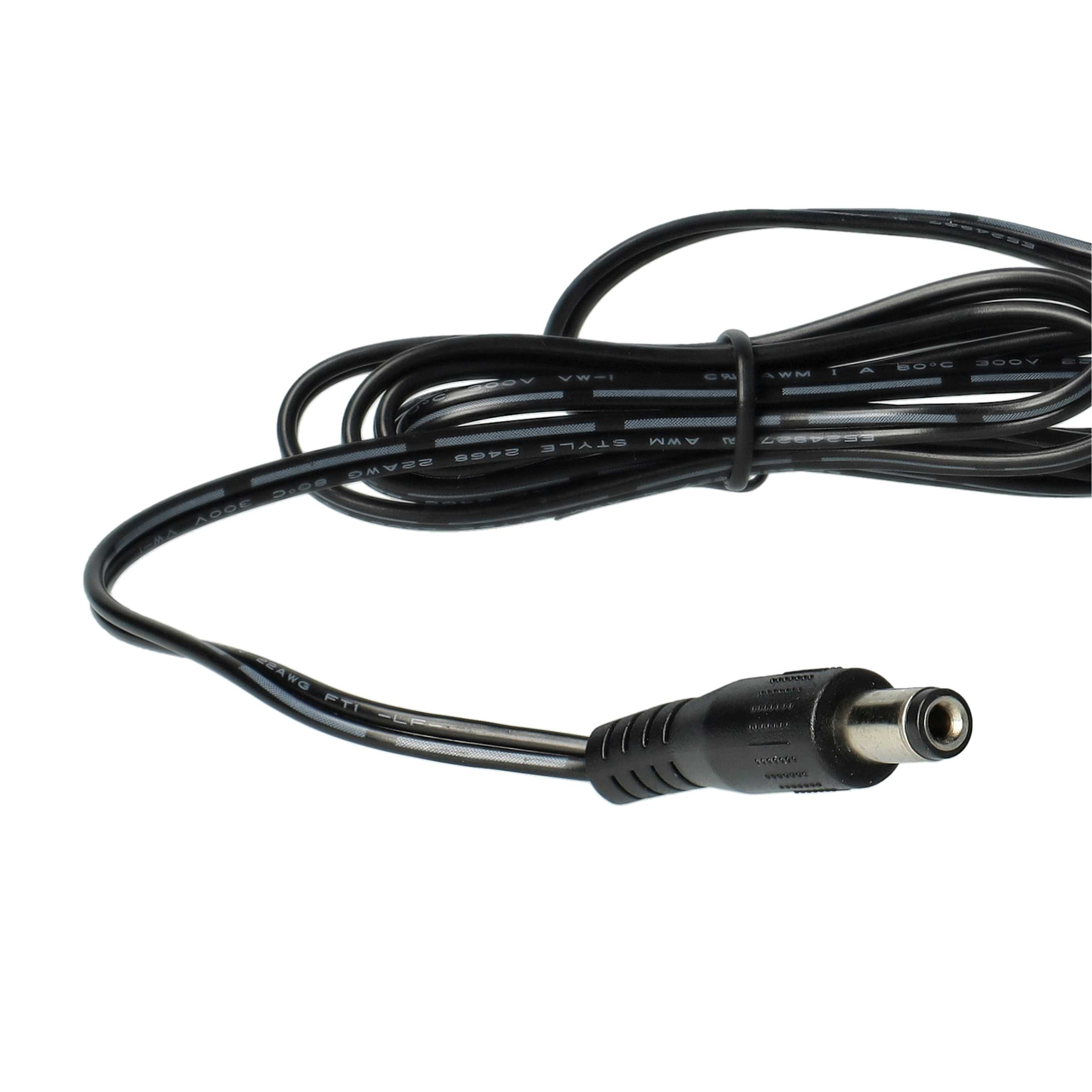 Ein schwarzes Netzkabel mit Stecker vor weißem Hintergrund. Das Kabel hat weißen Text.