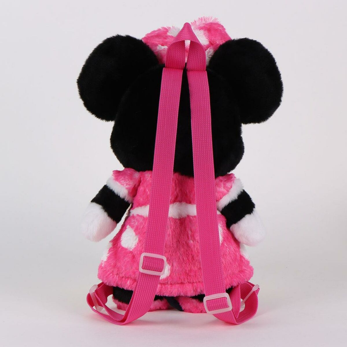 Mochila de Minnie Mouse, rosa con lunares blancos, orejas negras y correas rosas sobre fondo blanco.