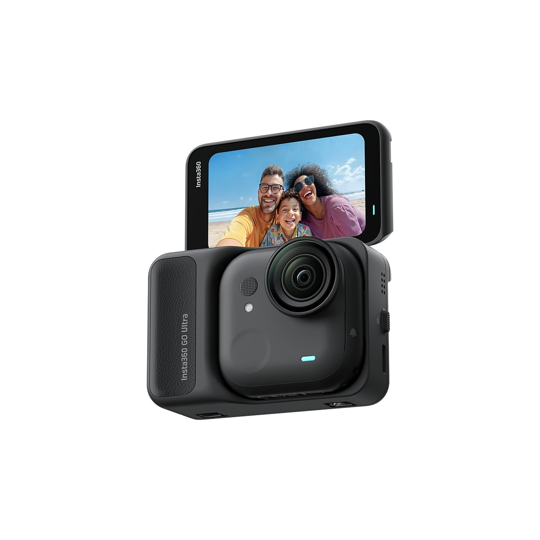 Schwarze Insta360 Go Ultra Kamera mit Bildschirm, der ein Familienporträt zeigt, vor weißem Hintergrund.
