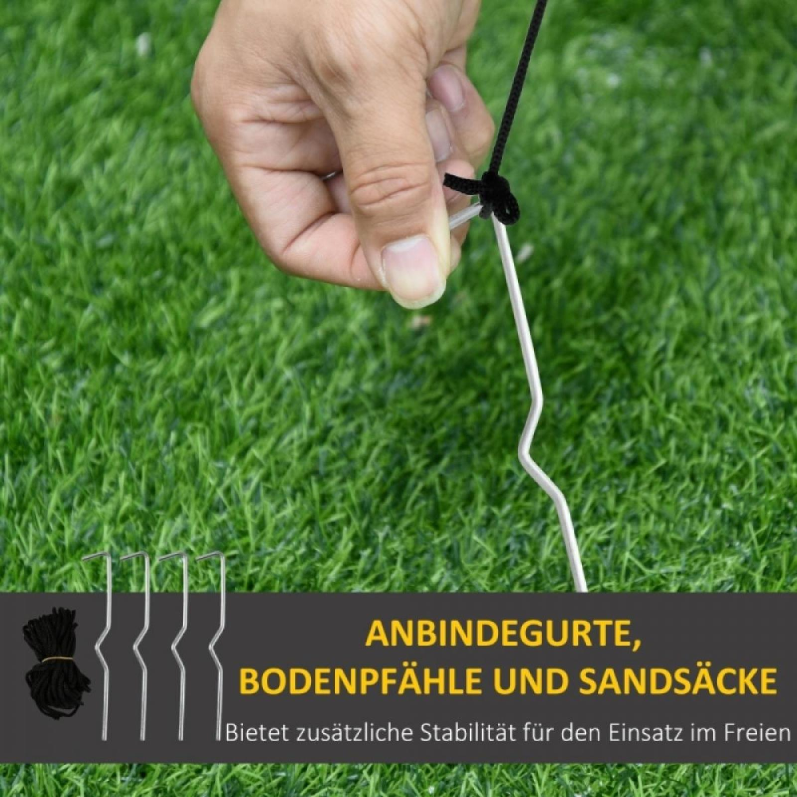 Hand hält schwarzes Seil an Metallpfahl auf grünem Gras. Text darunter: Gurte, Bodenpfähle und Sandsäcke.