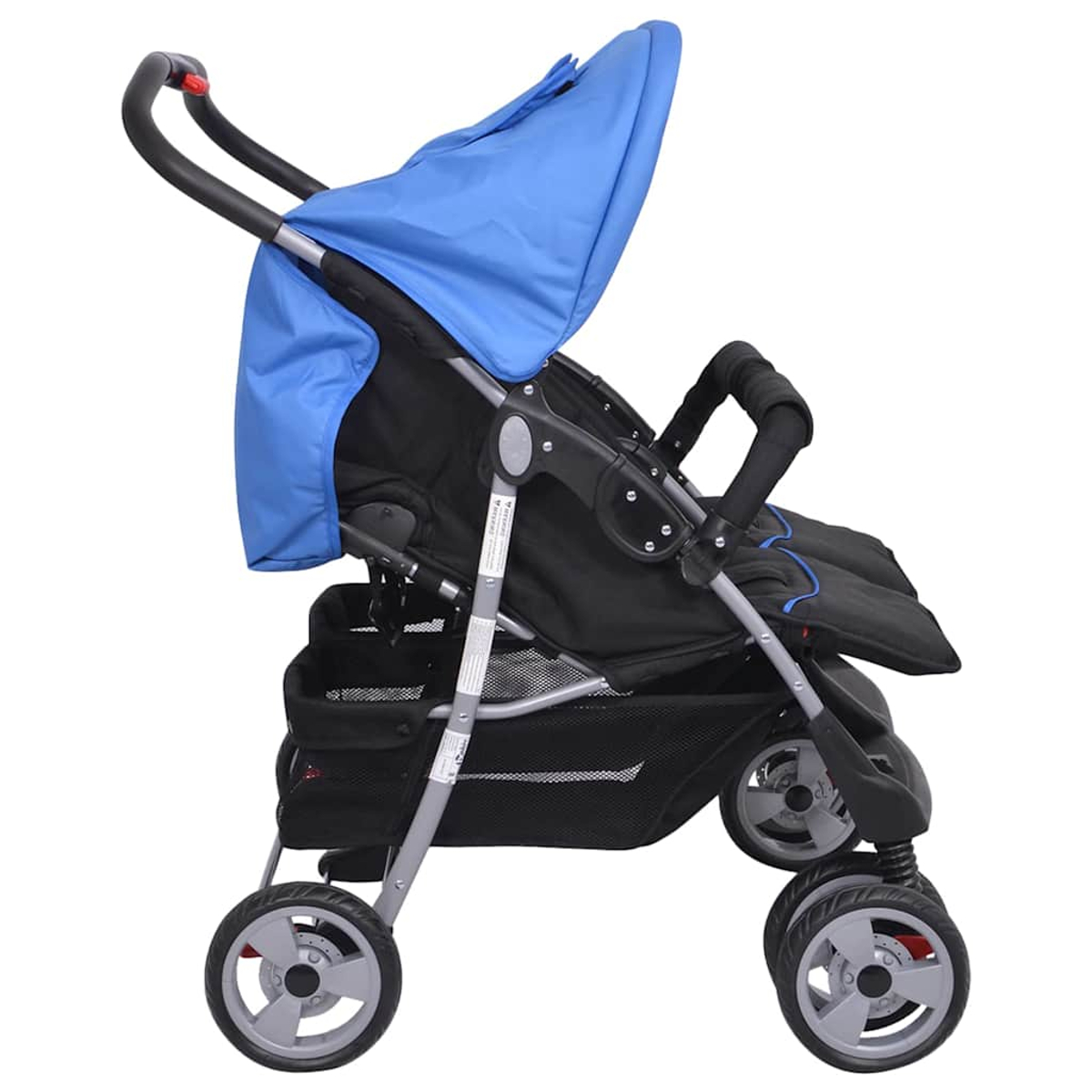 Un passeggino con cappottina blu e sedili neri. Ha ruote grigie e un cestino portaoggetti nero.