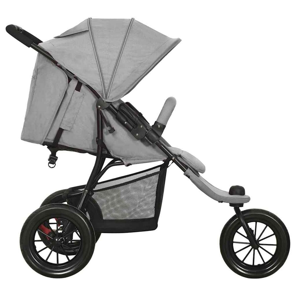 Ein grauer Kinderwagen mit Verdeck. Er hat drei schwarze Räder, einen Aufbewahrungskorb und einen Griff. Der Hintergrund ist weiß.